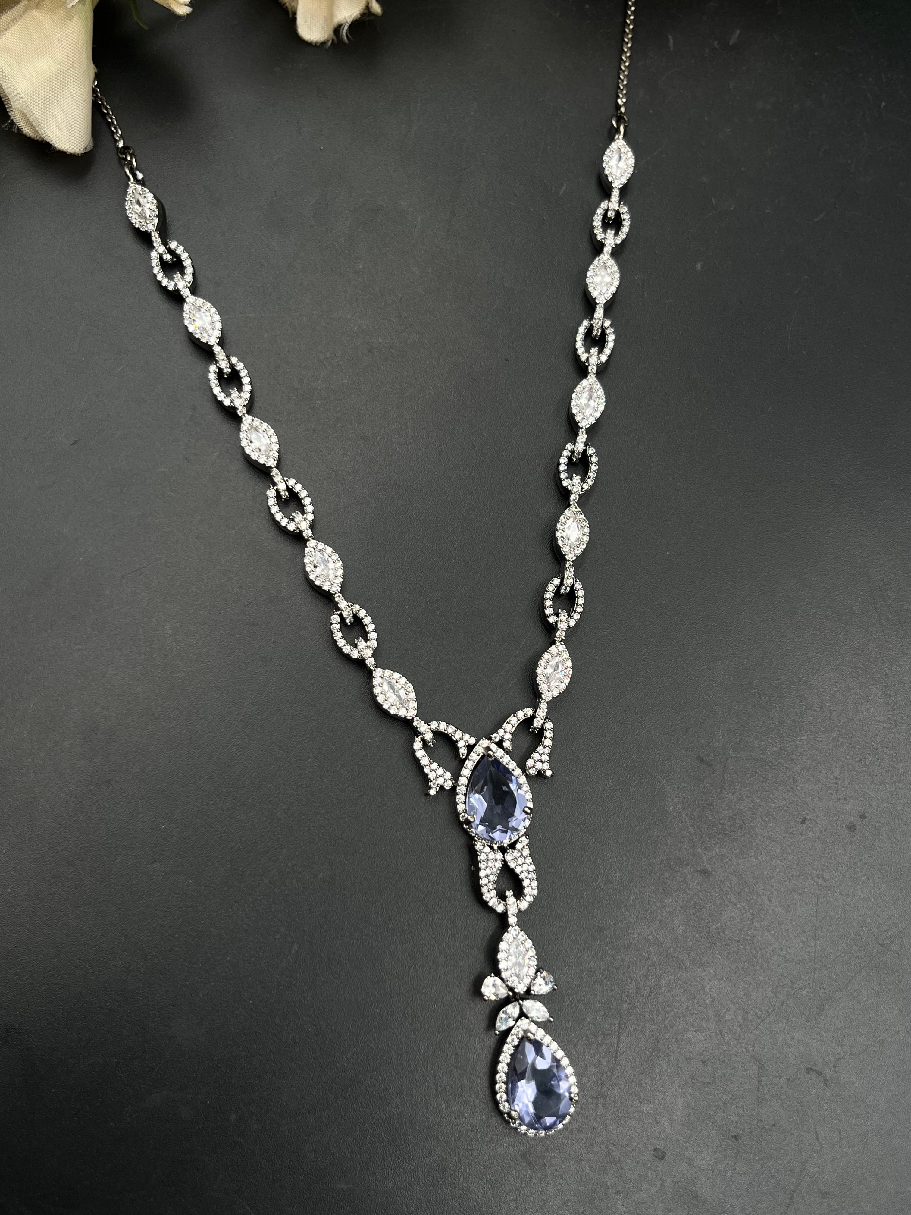 TEENA NECKLACE