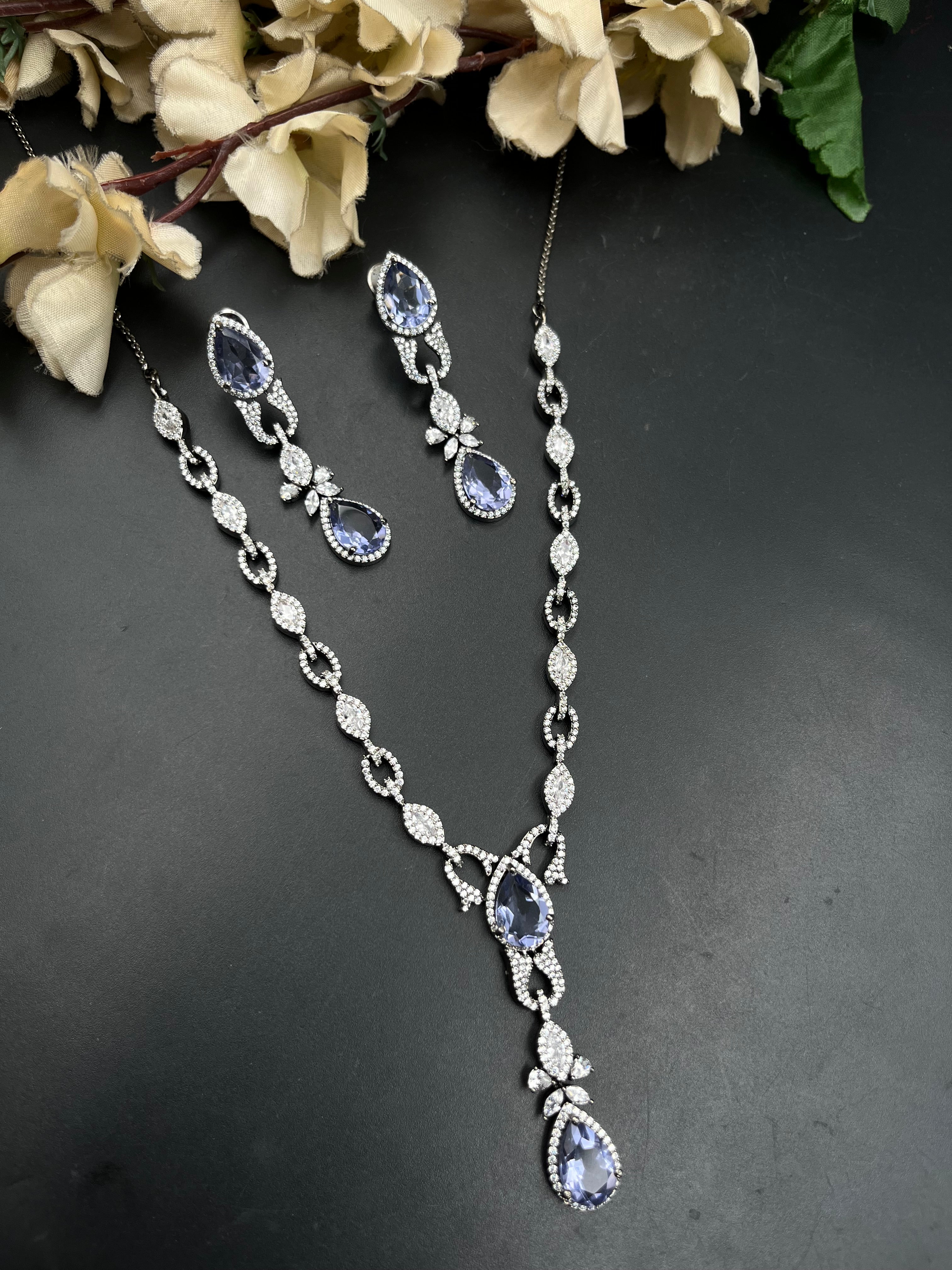 TEENA NECKLACE