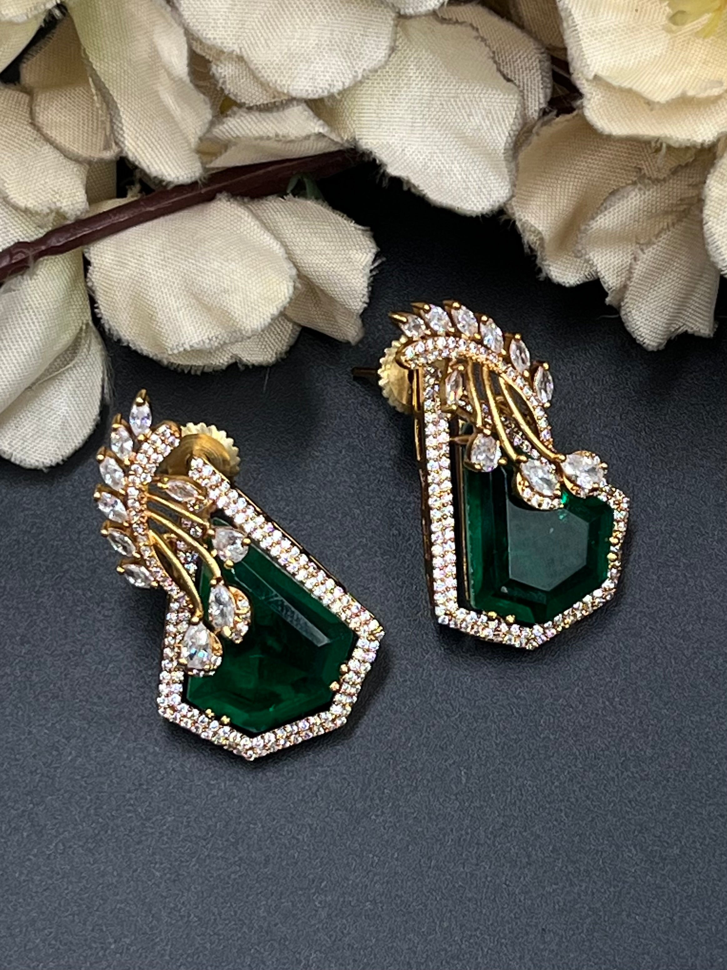 INAYA EARRING