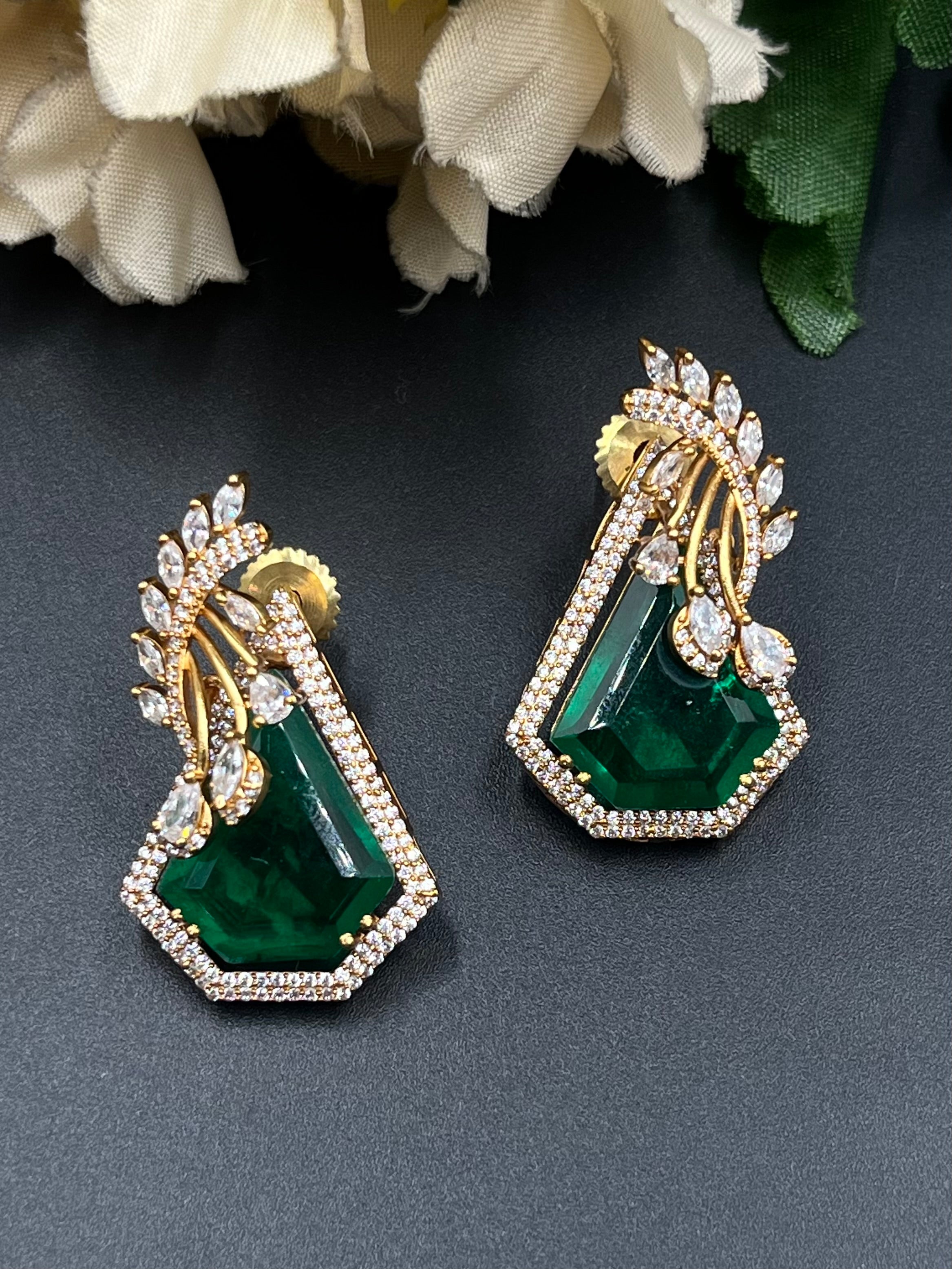 INAYA EARRING