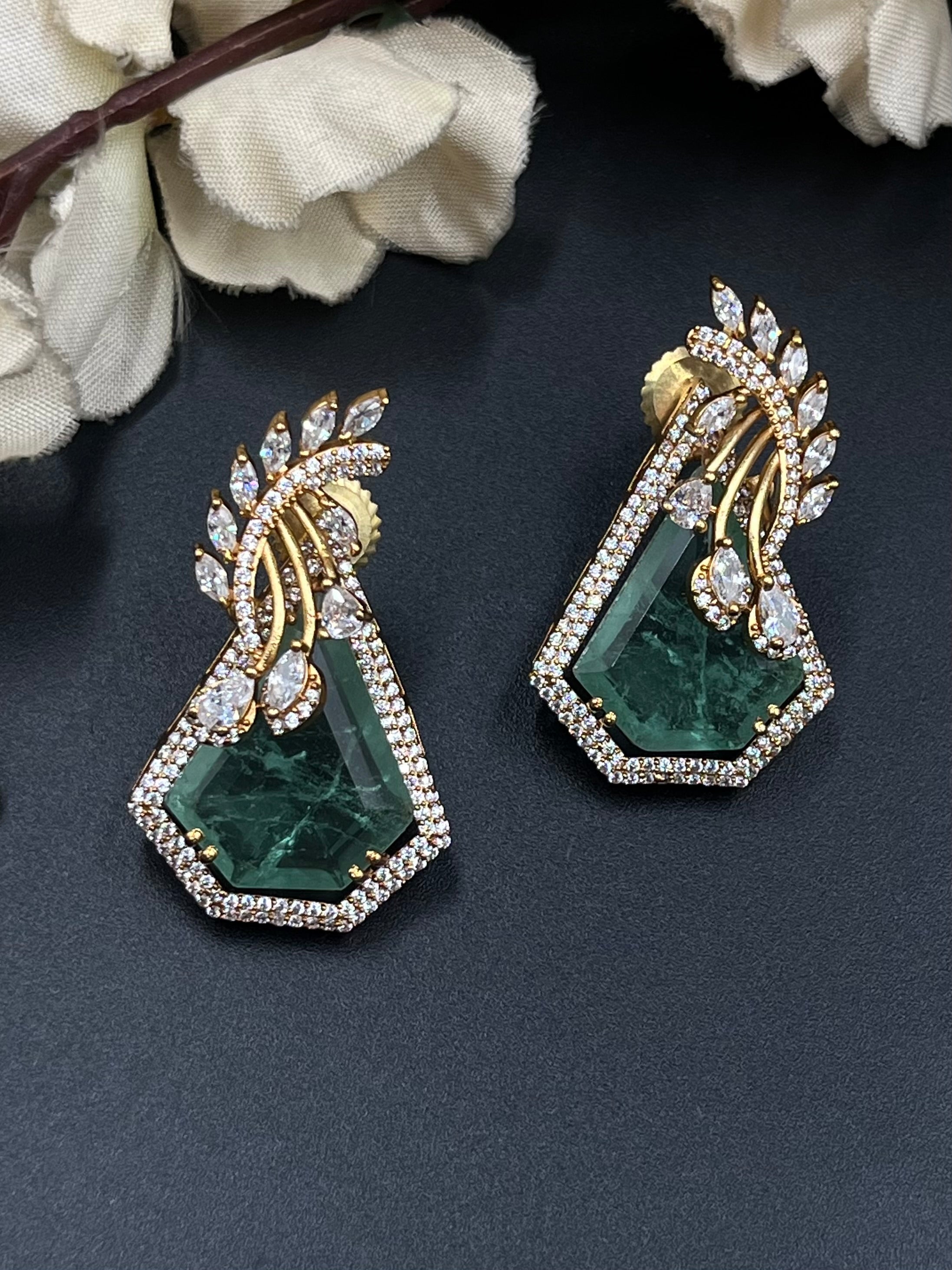 INAYA EARRING