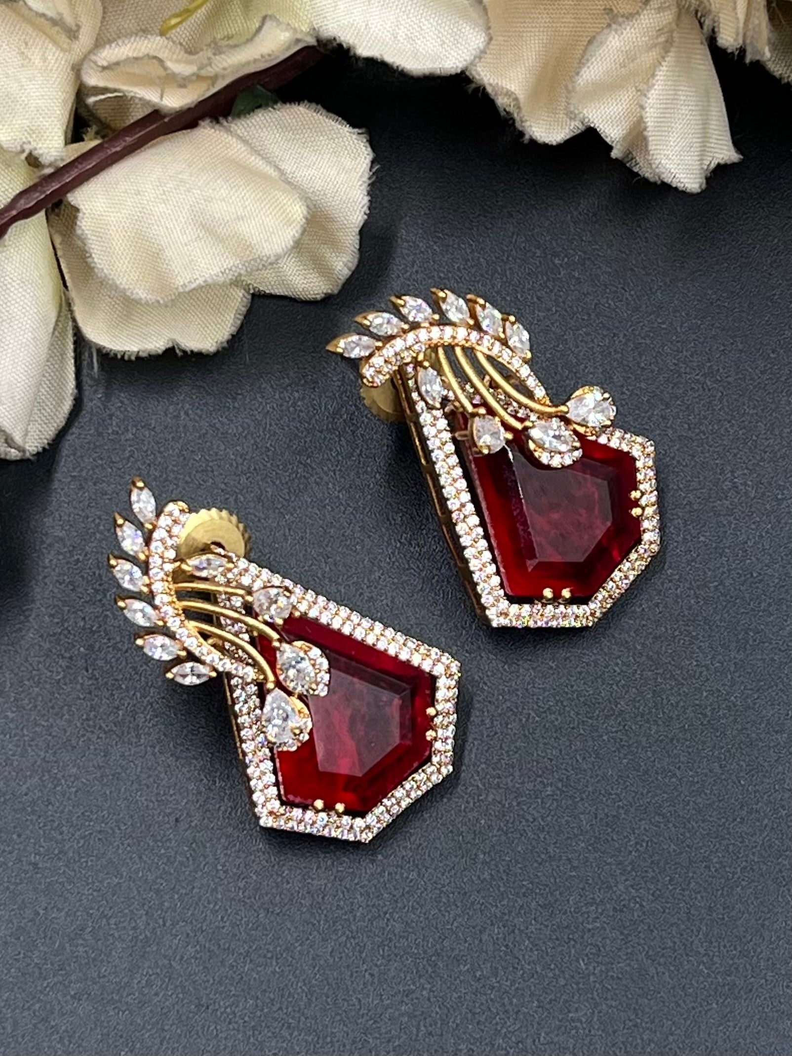 INAYA EARRING