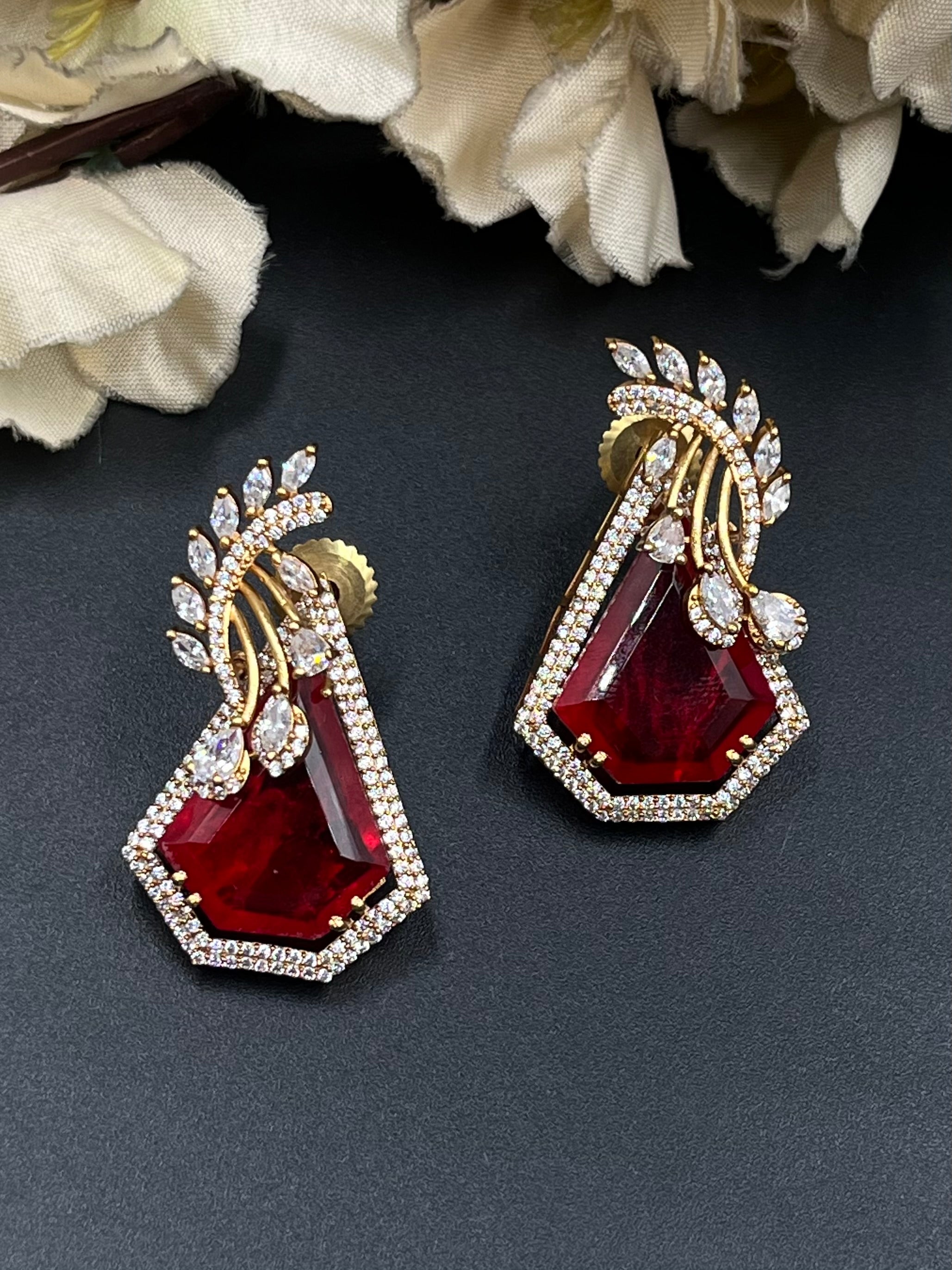 INAYA EARRING