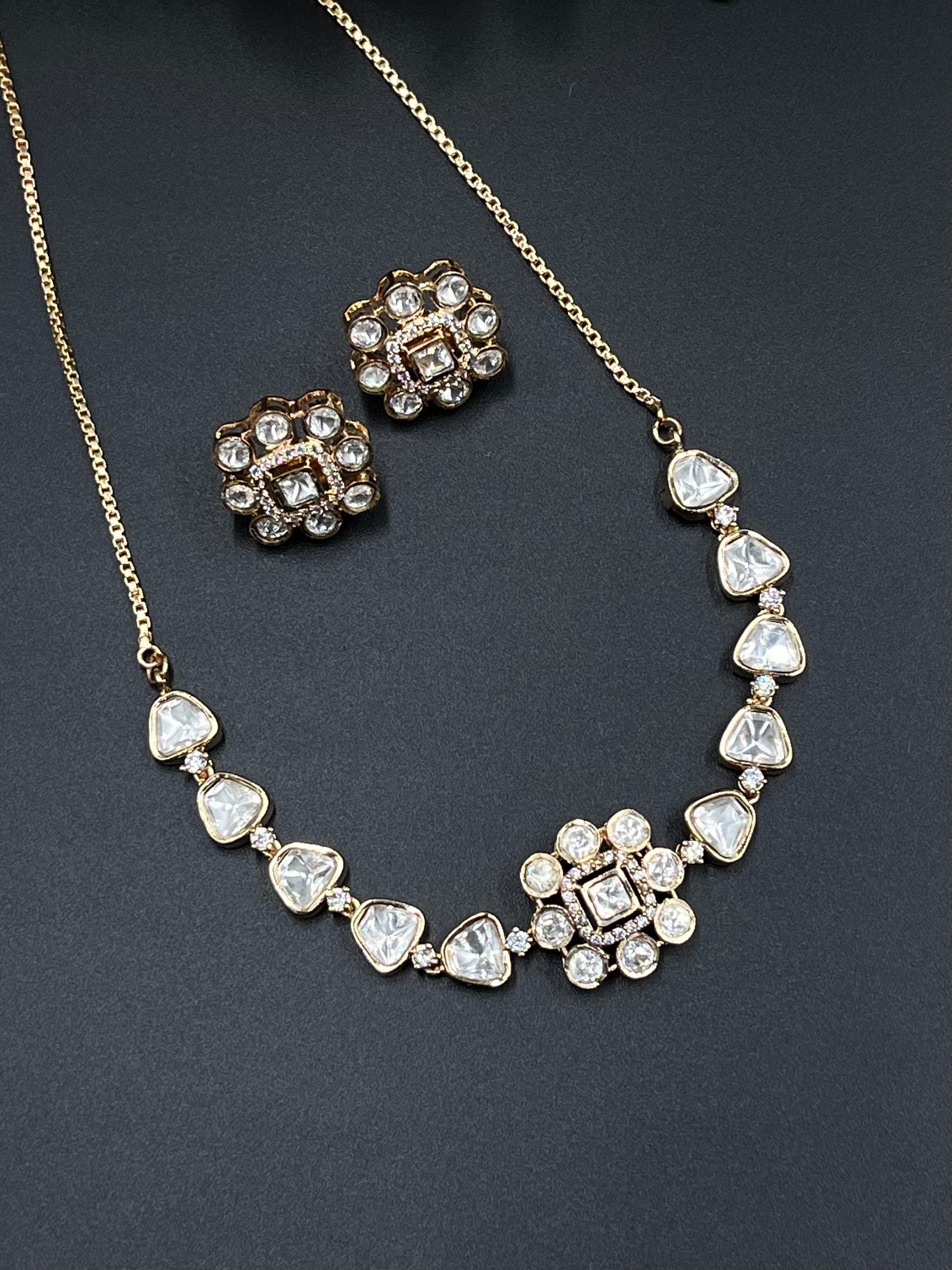 IRSA NECKLACE