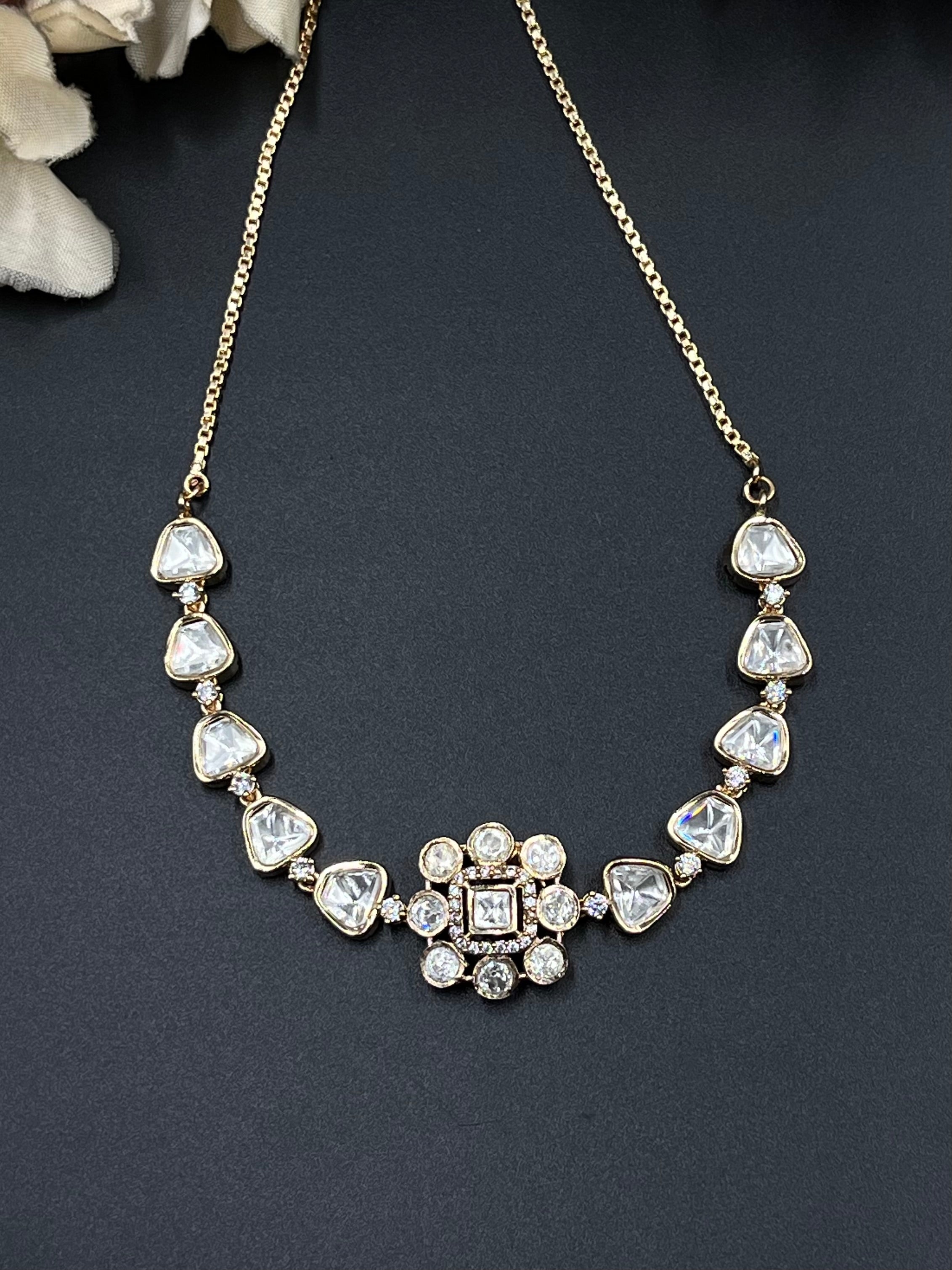 IRSA NECKLACE
