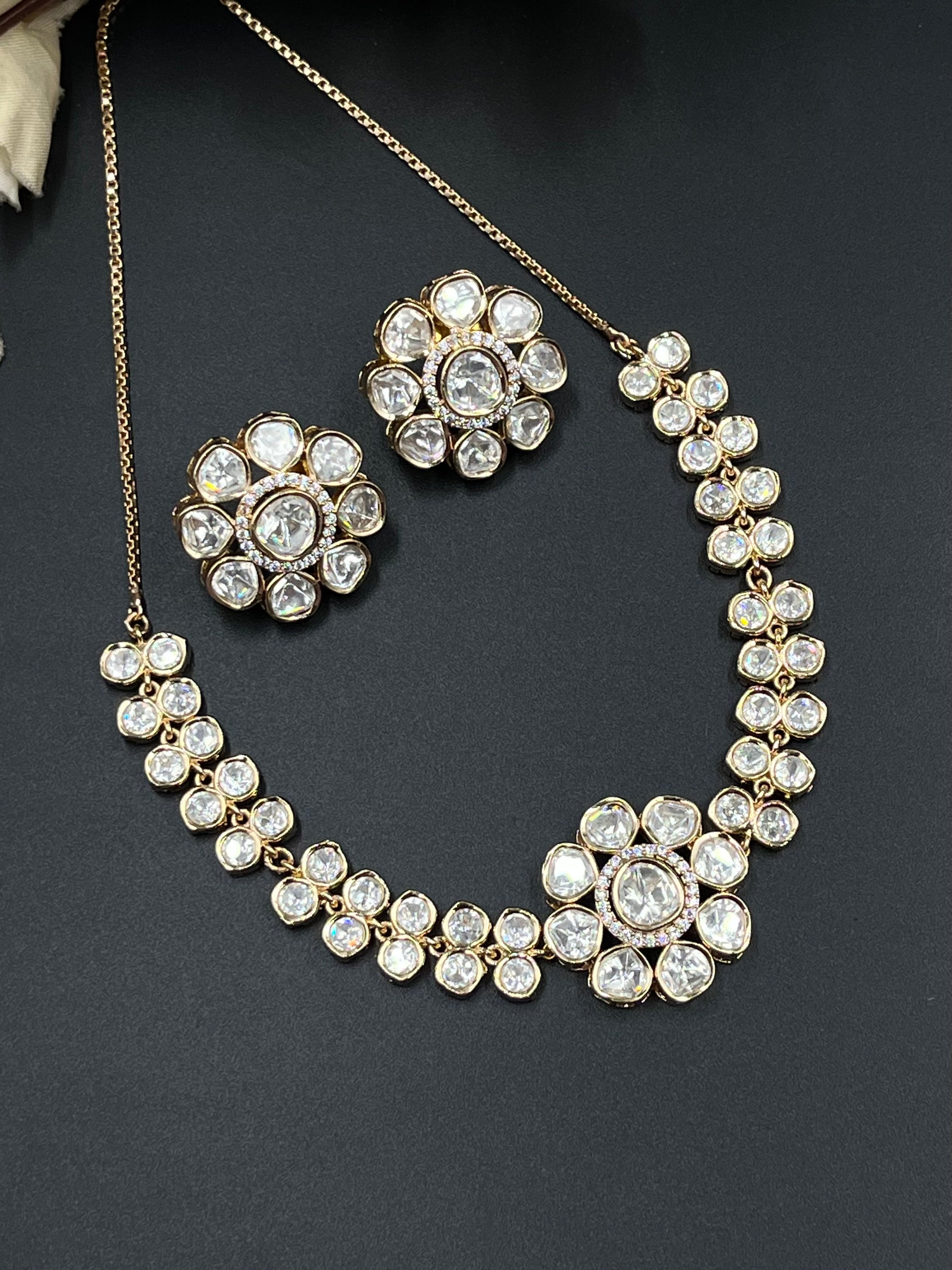 LEENA NECKLACE
