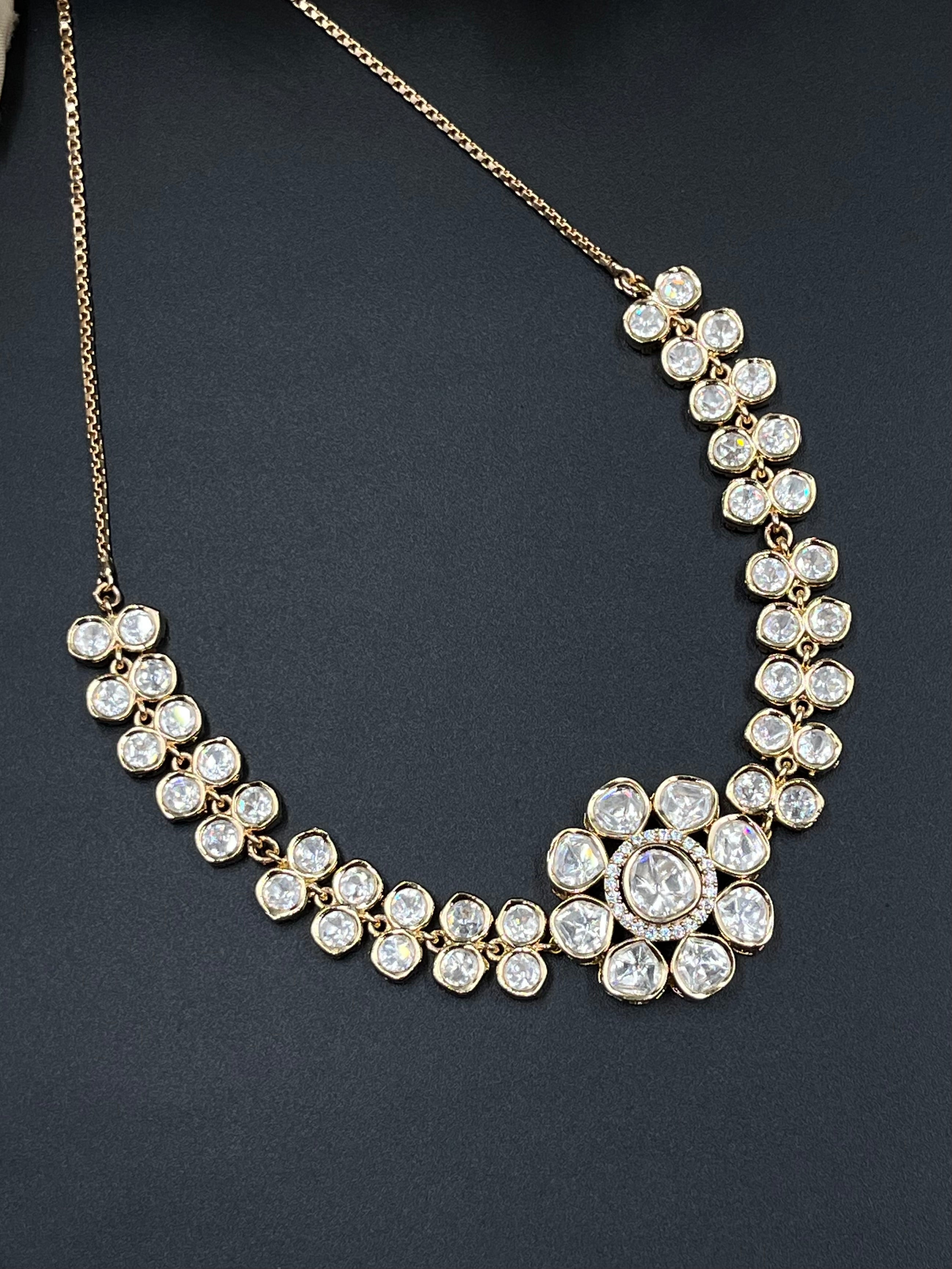 LEENA NECKLACE