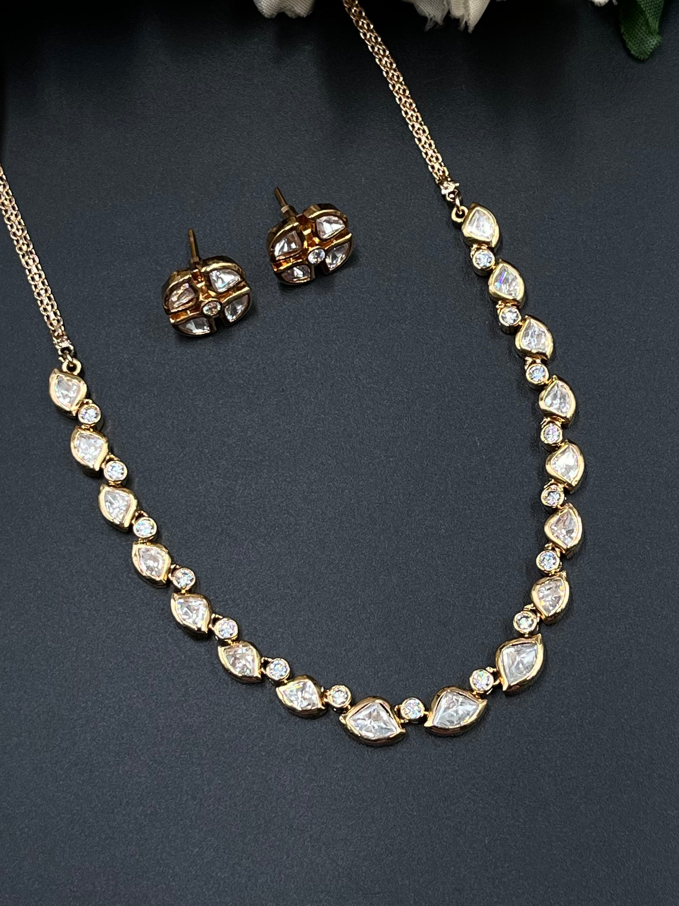 LAIBA NECKLACE