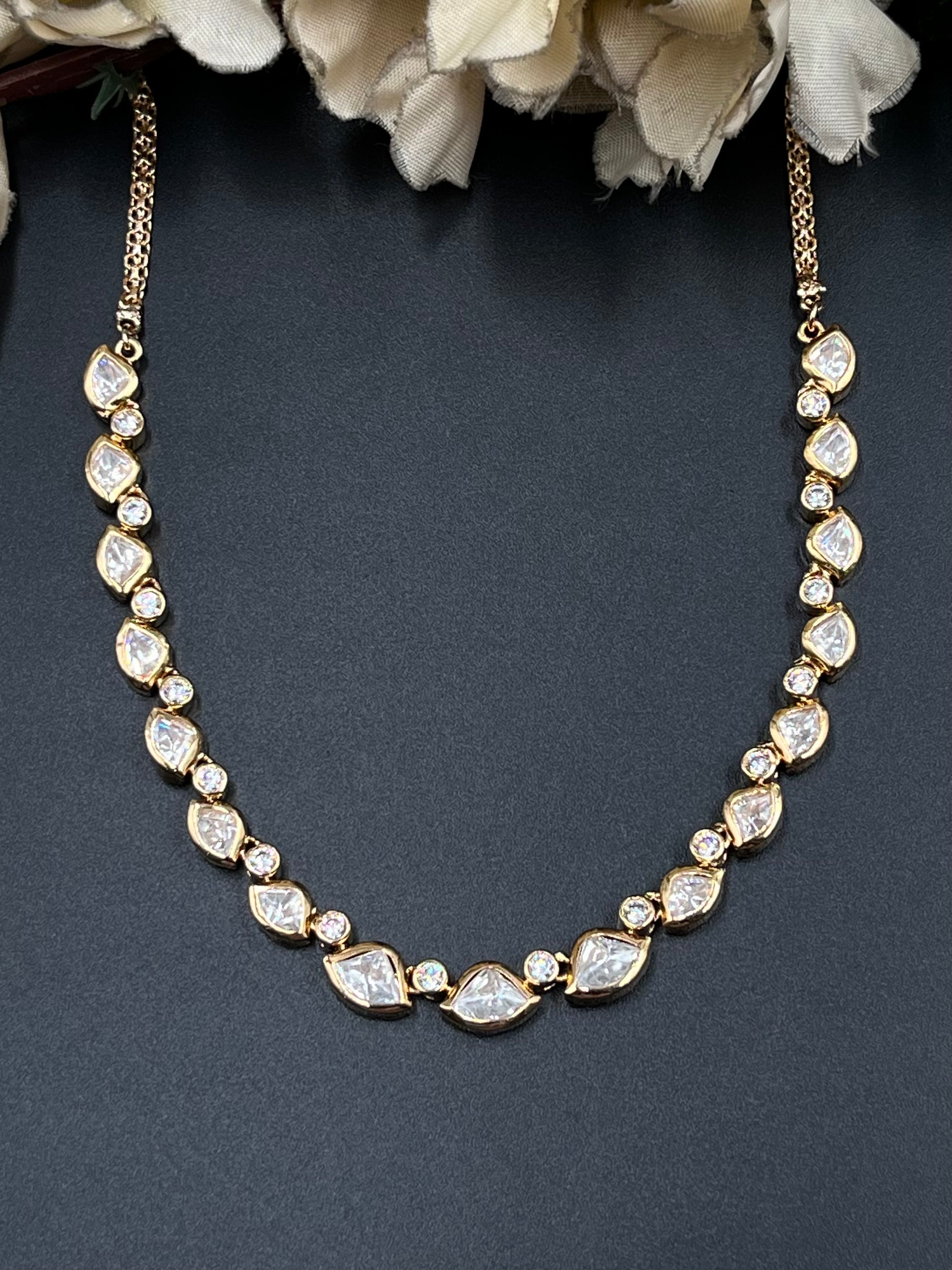LAIBA NECKLACE