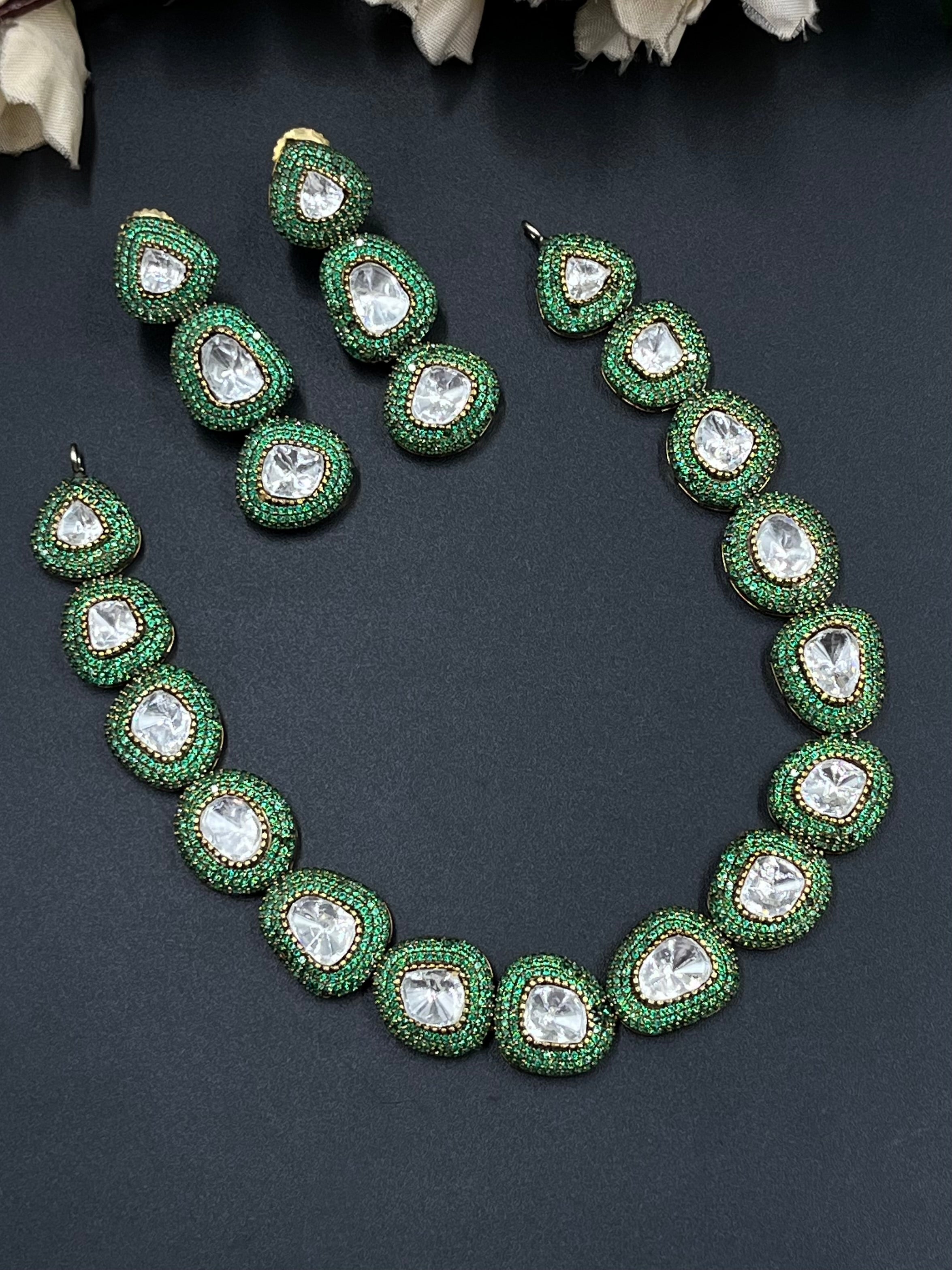 AZRA NECKLACE