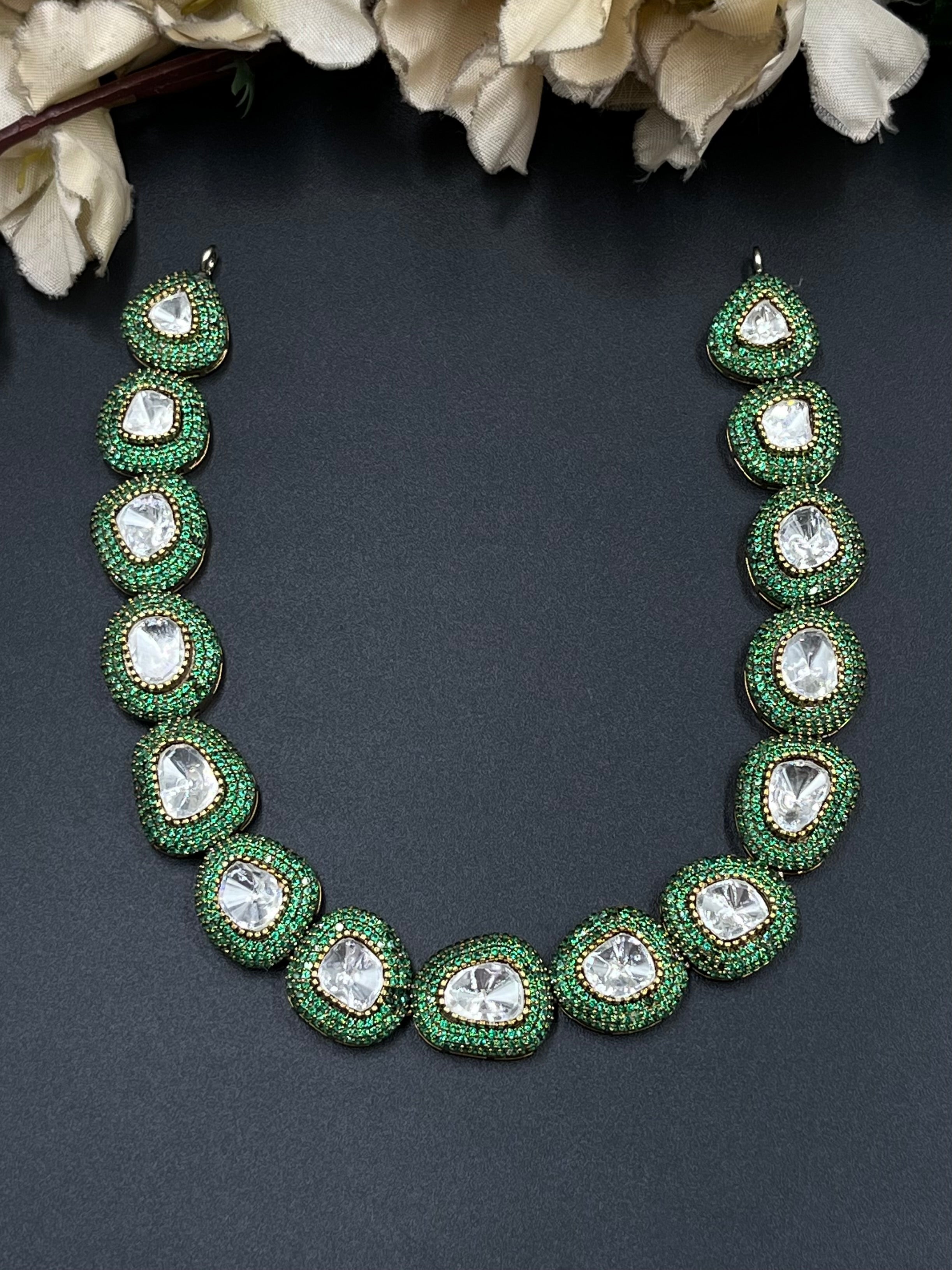 AZRA NECKLACE