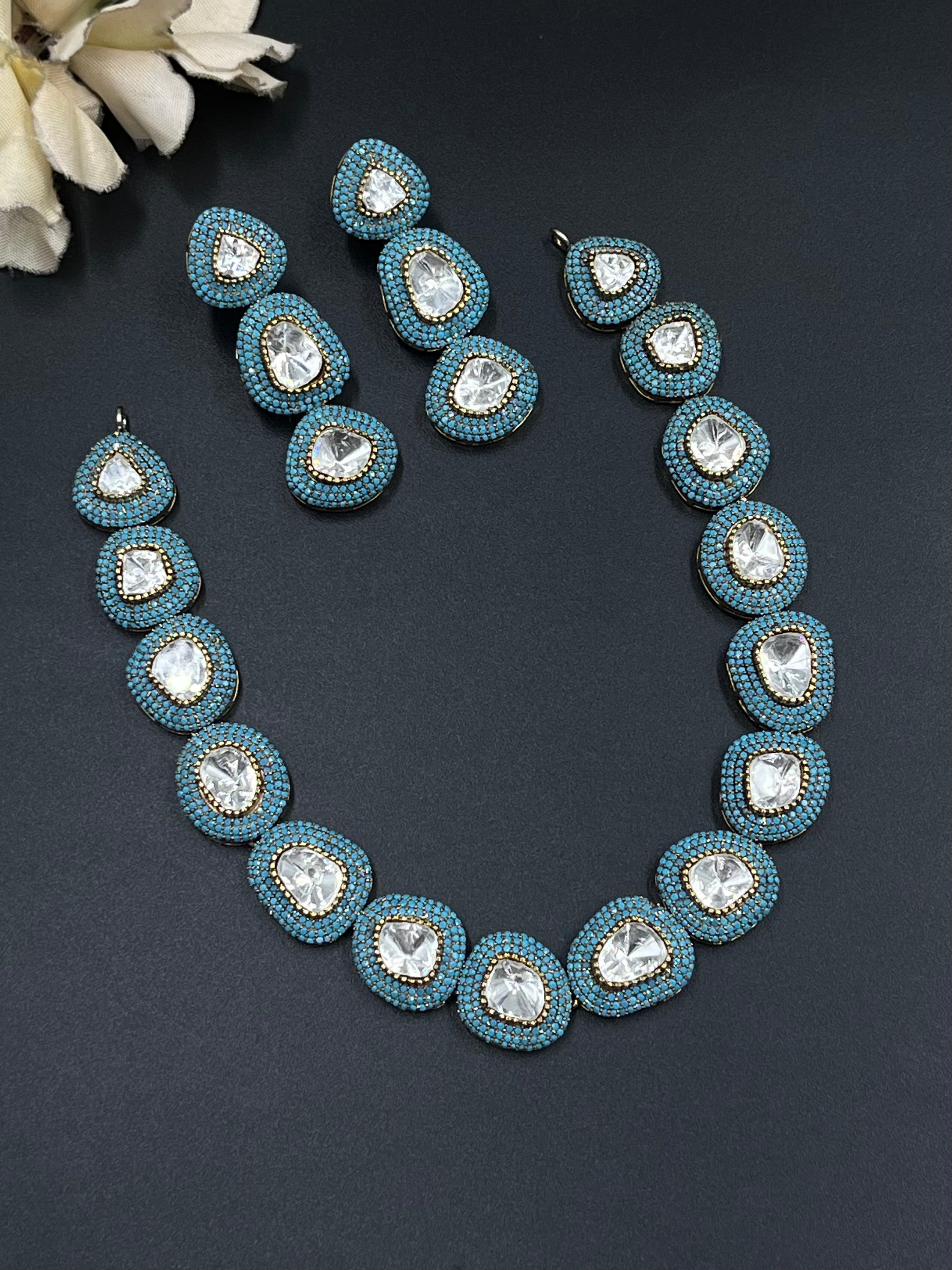 AZRA NECKLACE