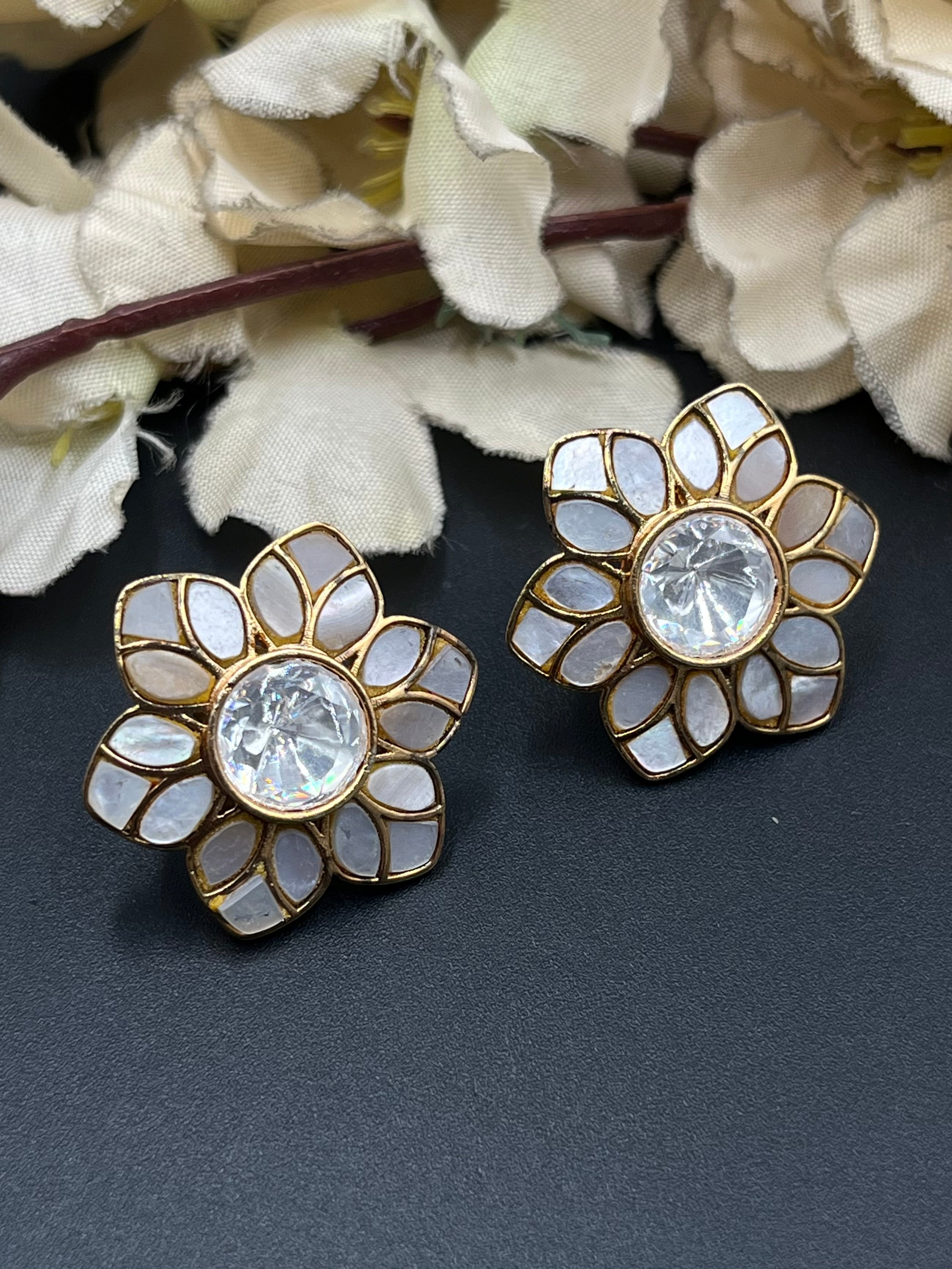 INAYA EARRINGS