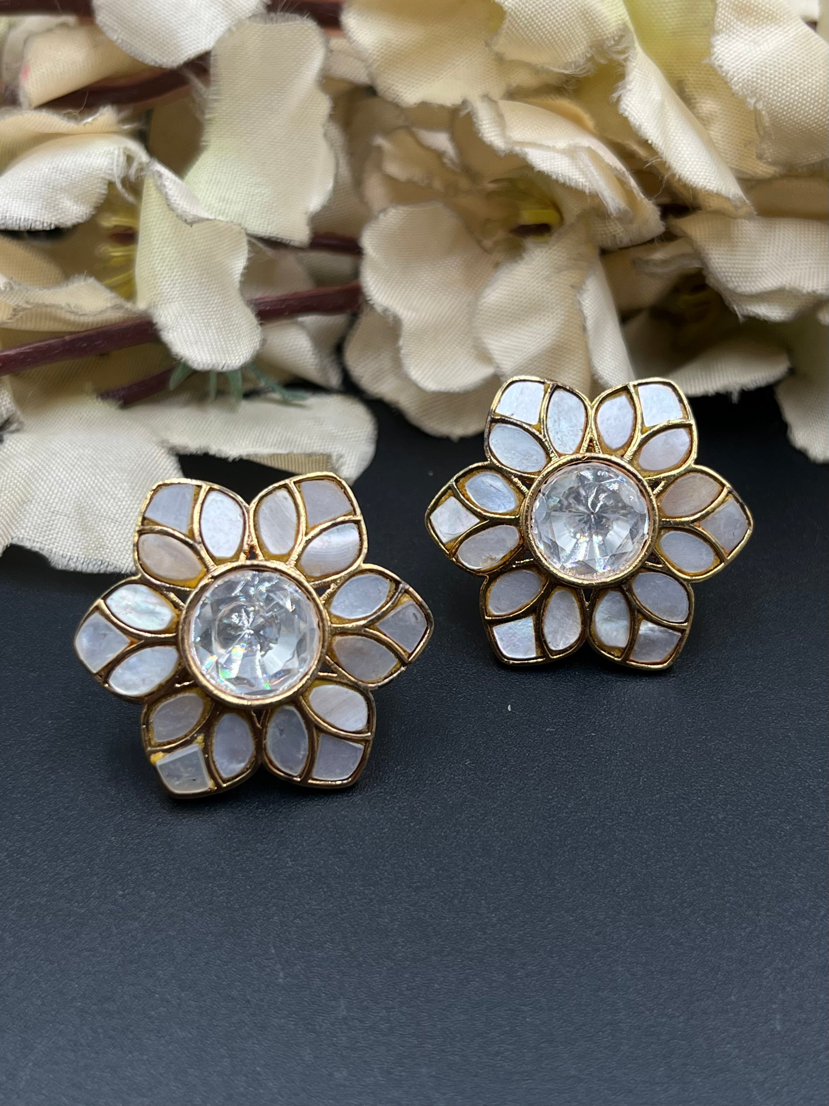 INAYA EARRINGS