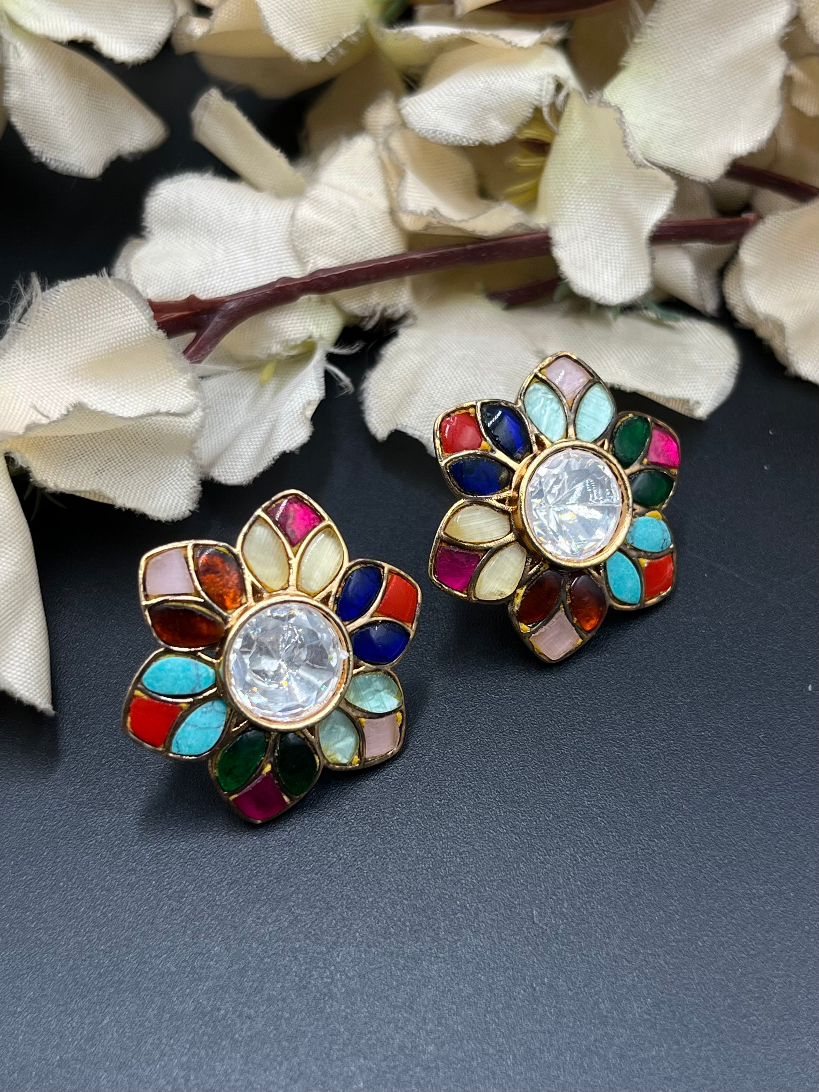 INAYA EARRINGS