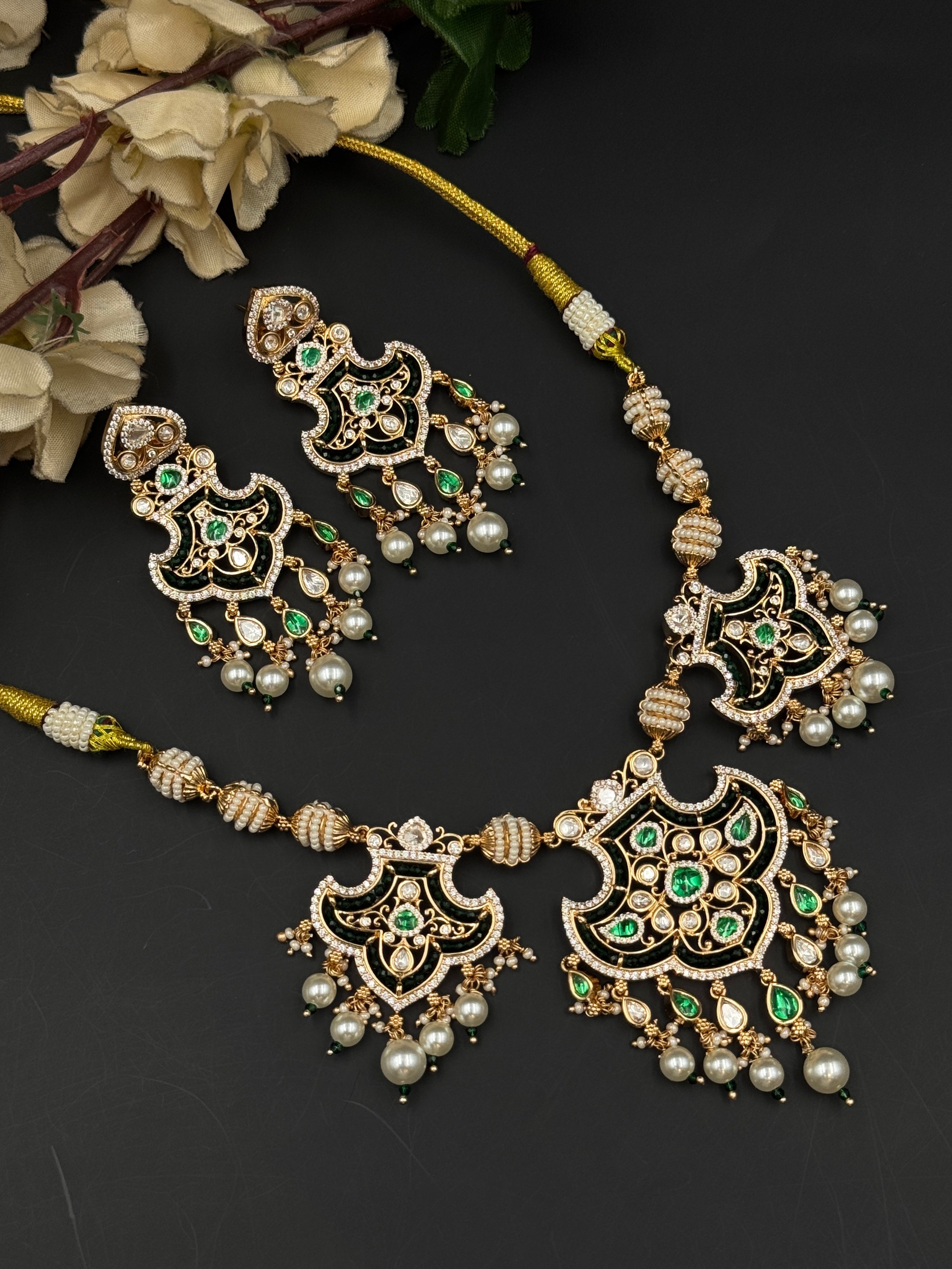 MAHNOOR NECKLACE