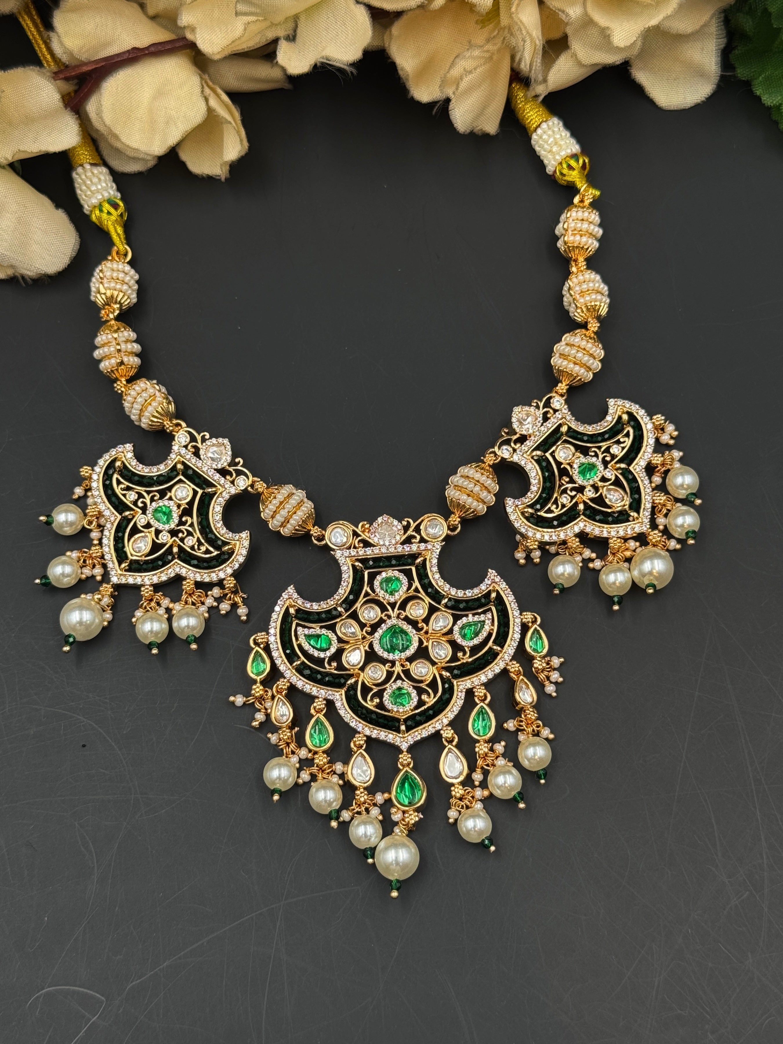 MAHNOOR NECKLACE