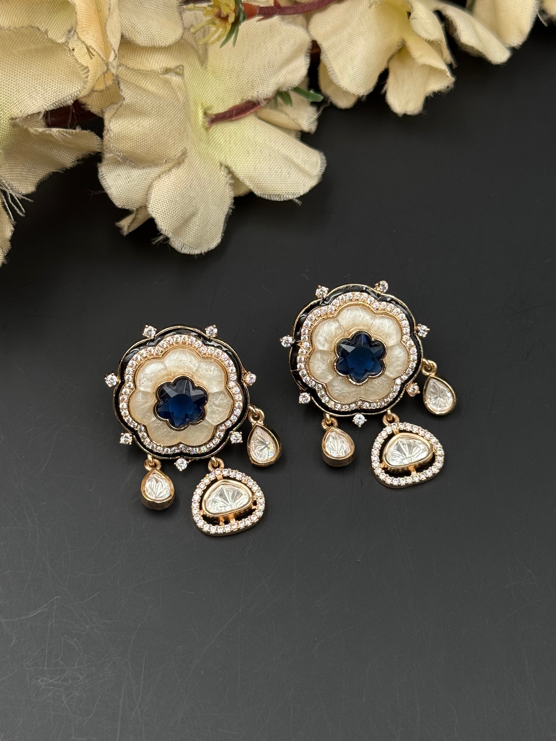 MALIHA PENDANT