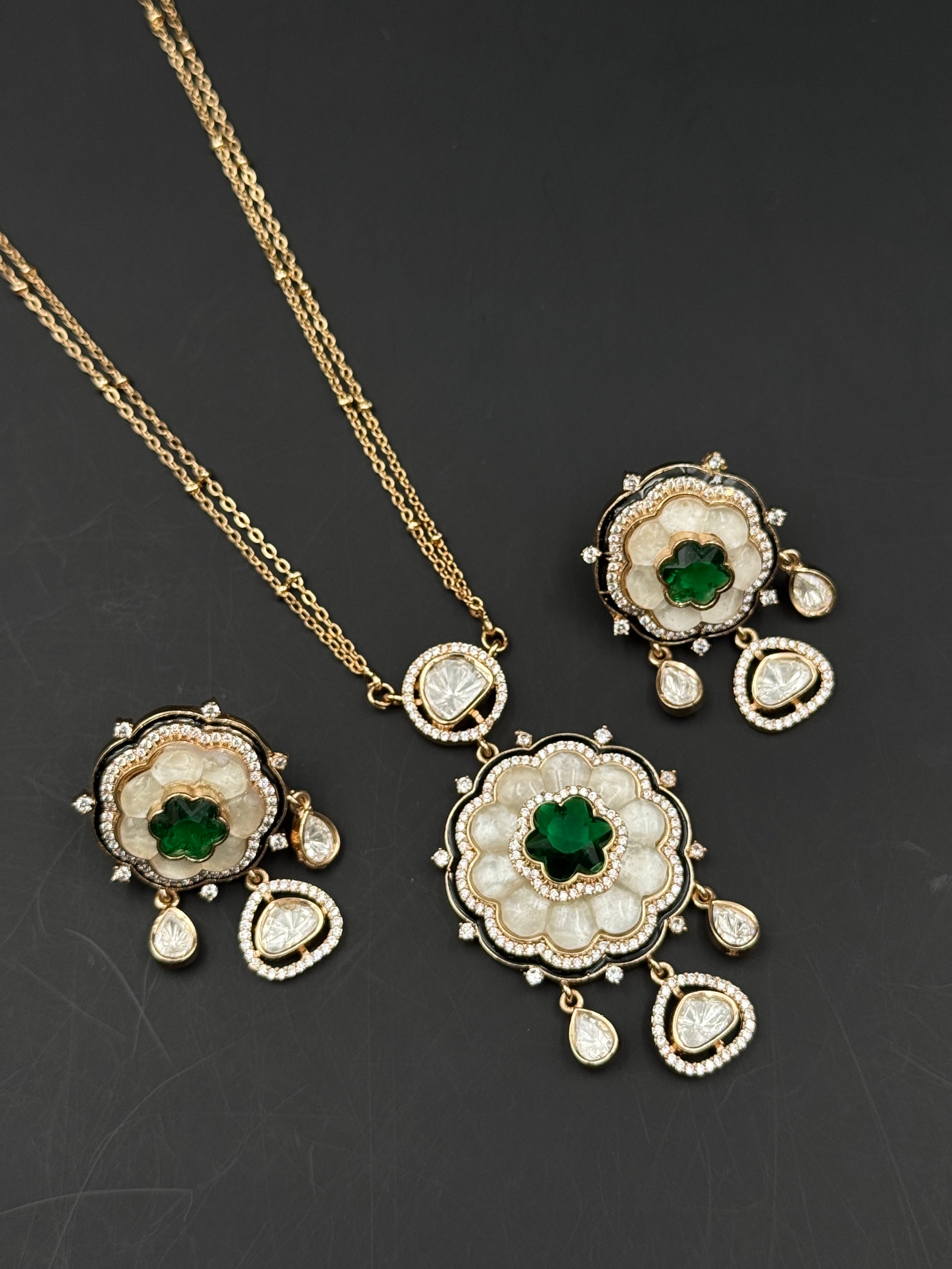 MALIHA PENDANT