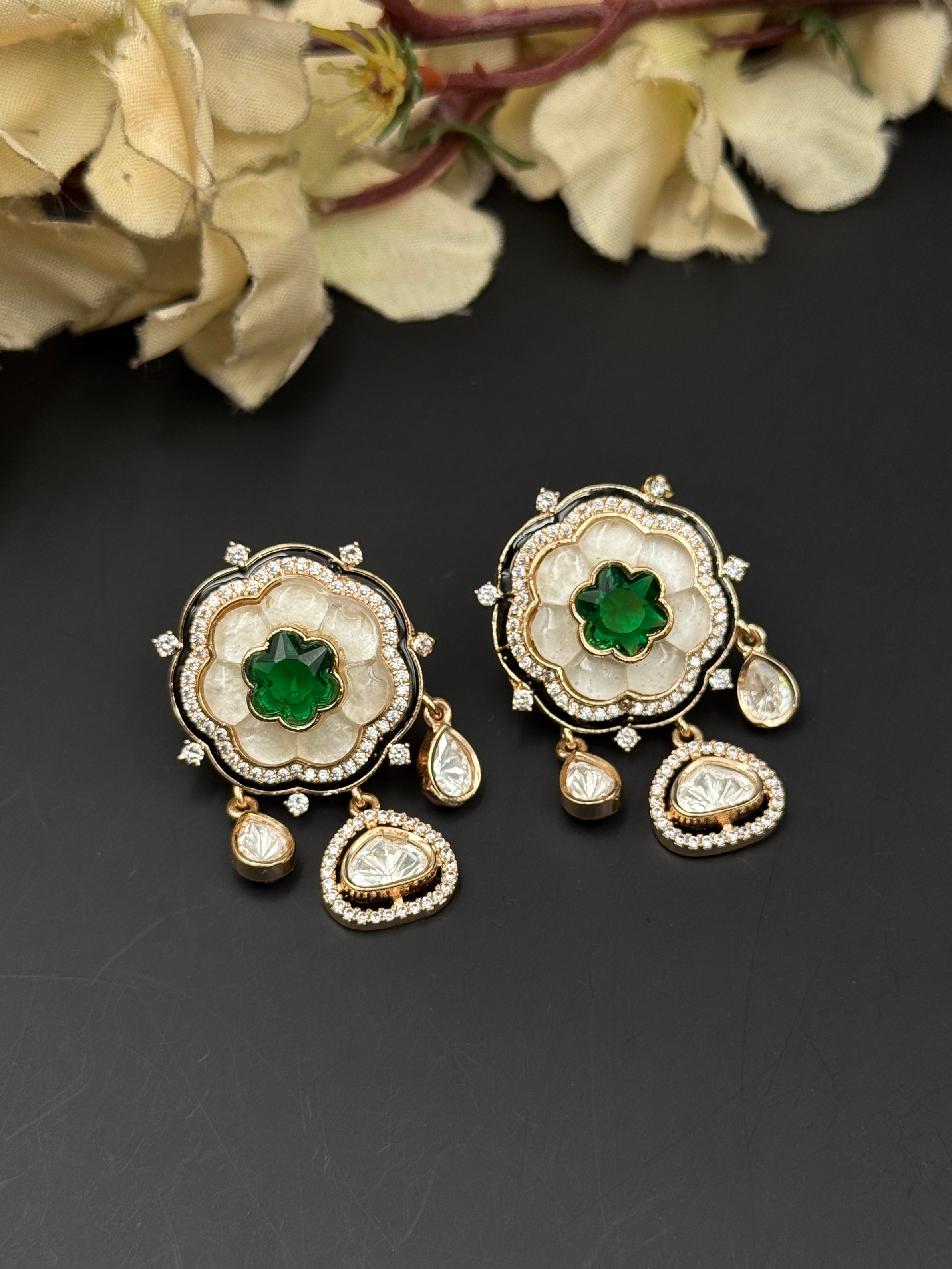 MALIHA PENDANT