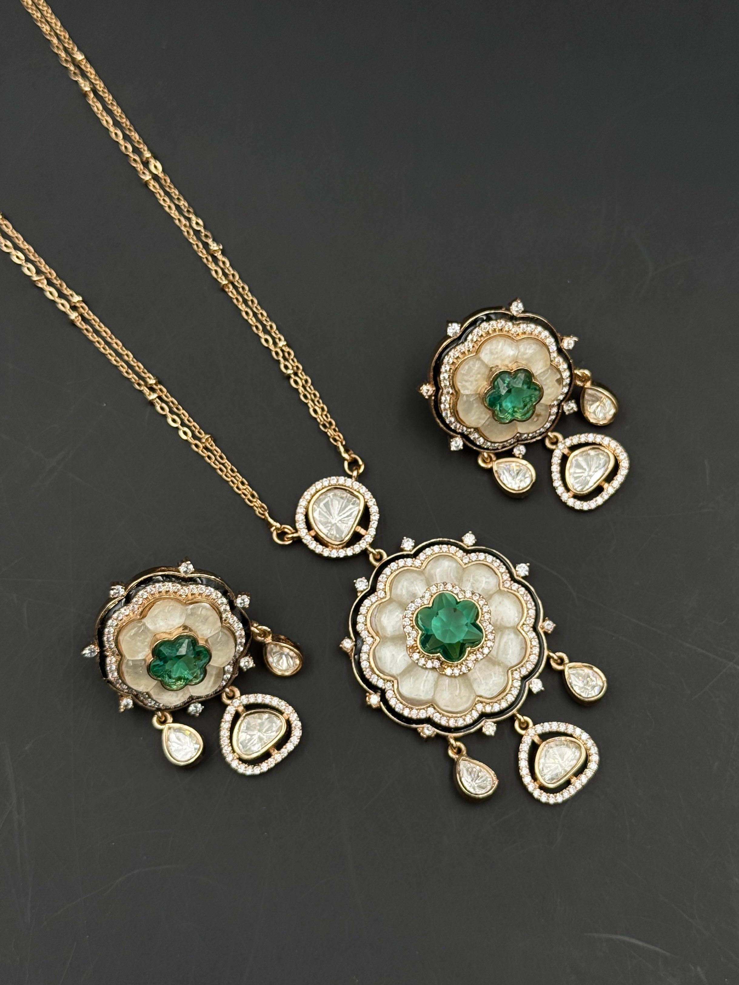 MALIHA PENDANT