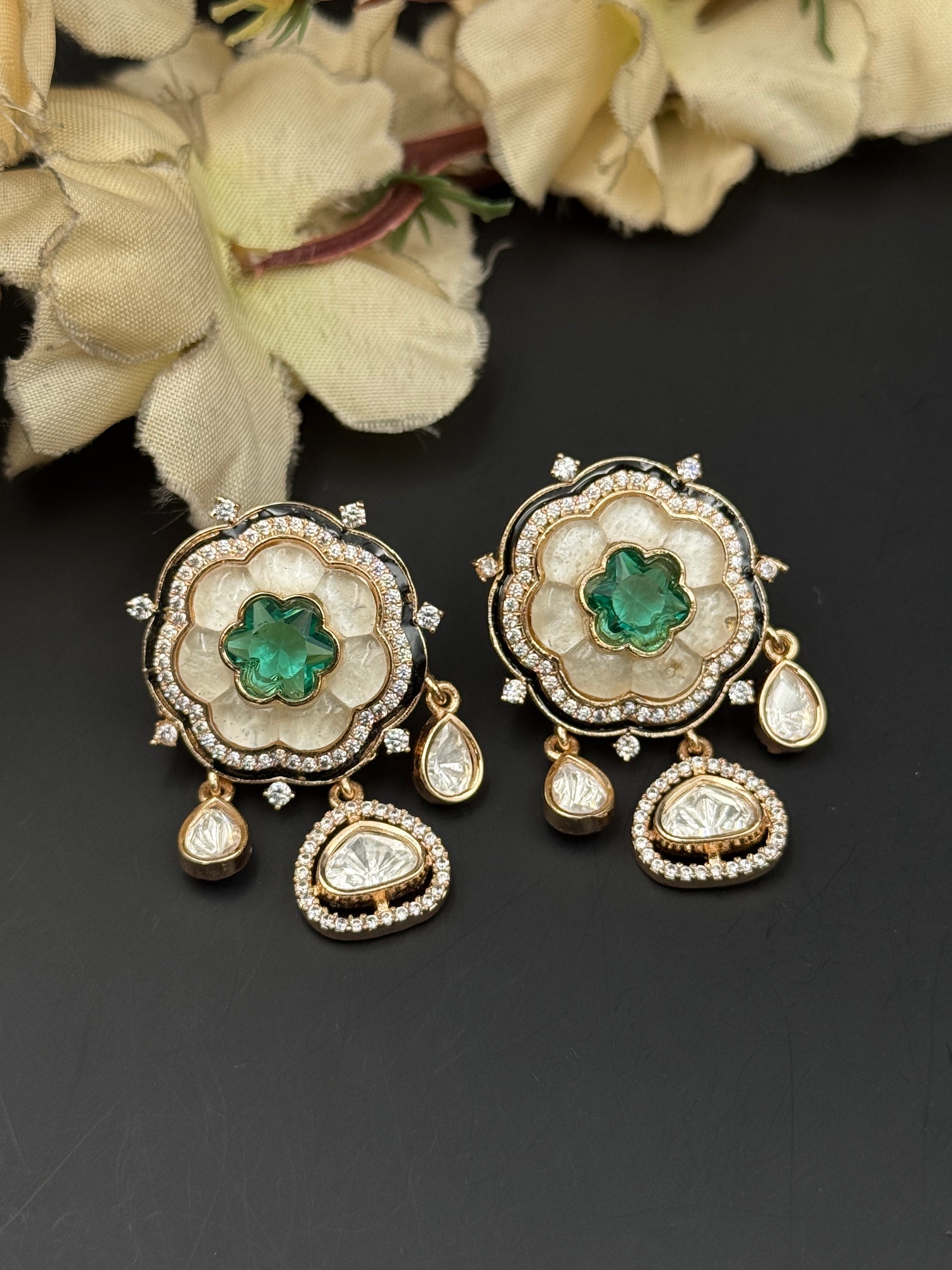 MALIHA PENDANT
