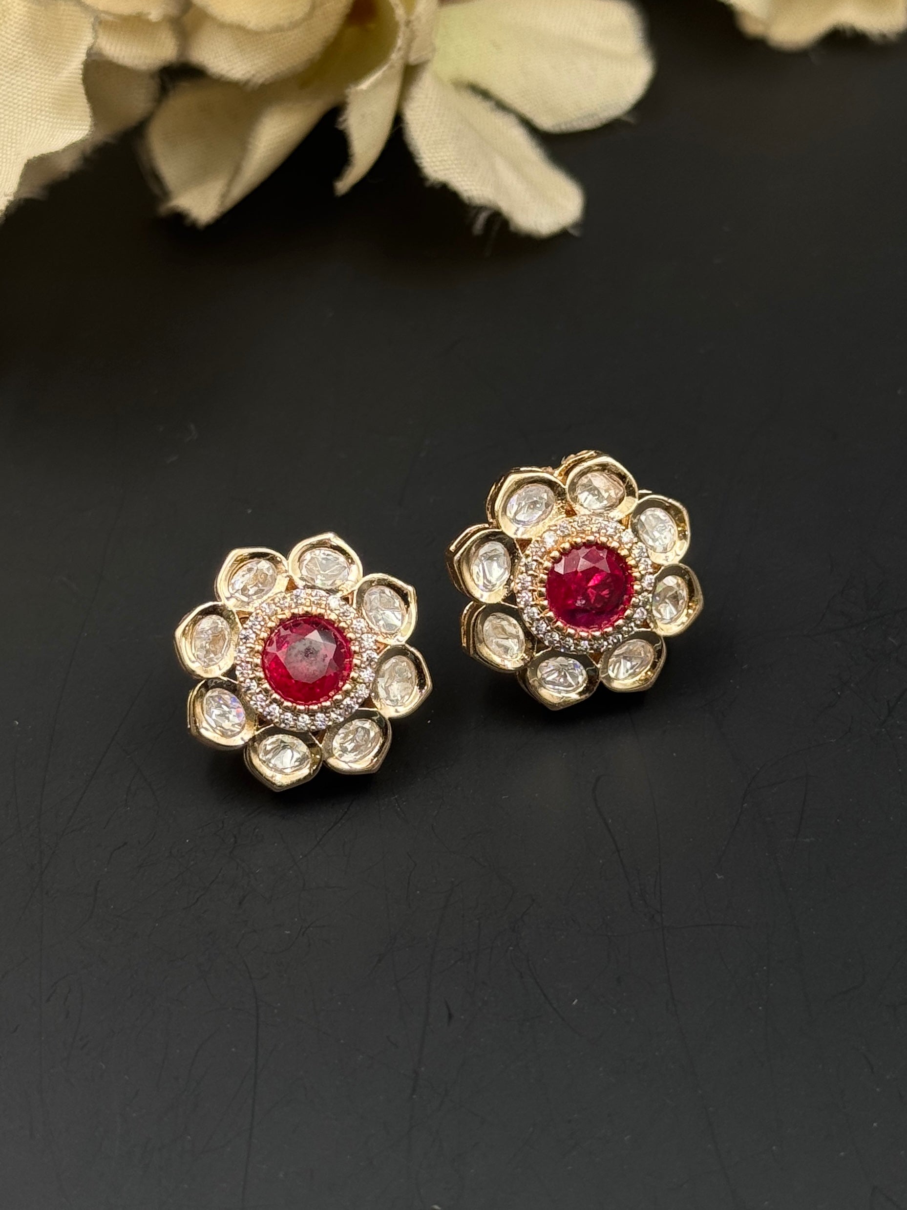 SARA EARRING