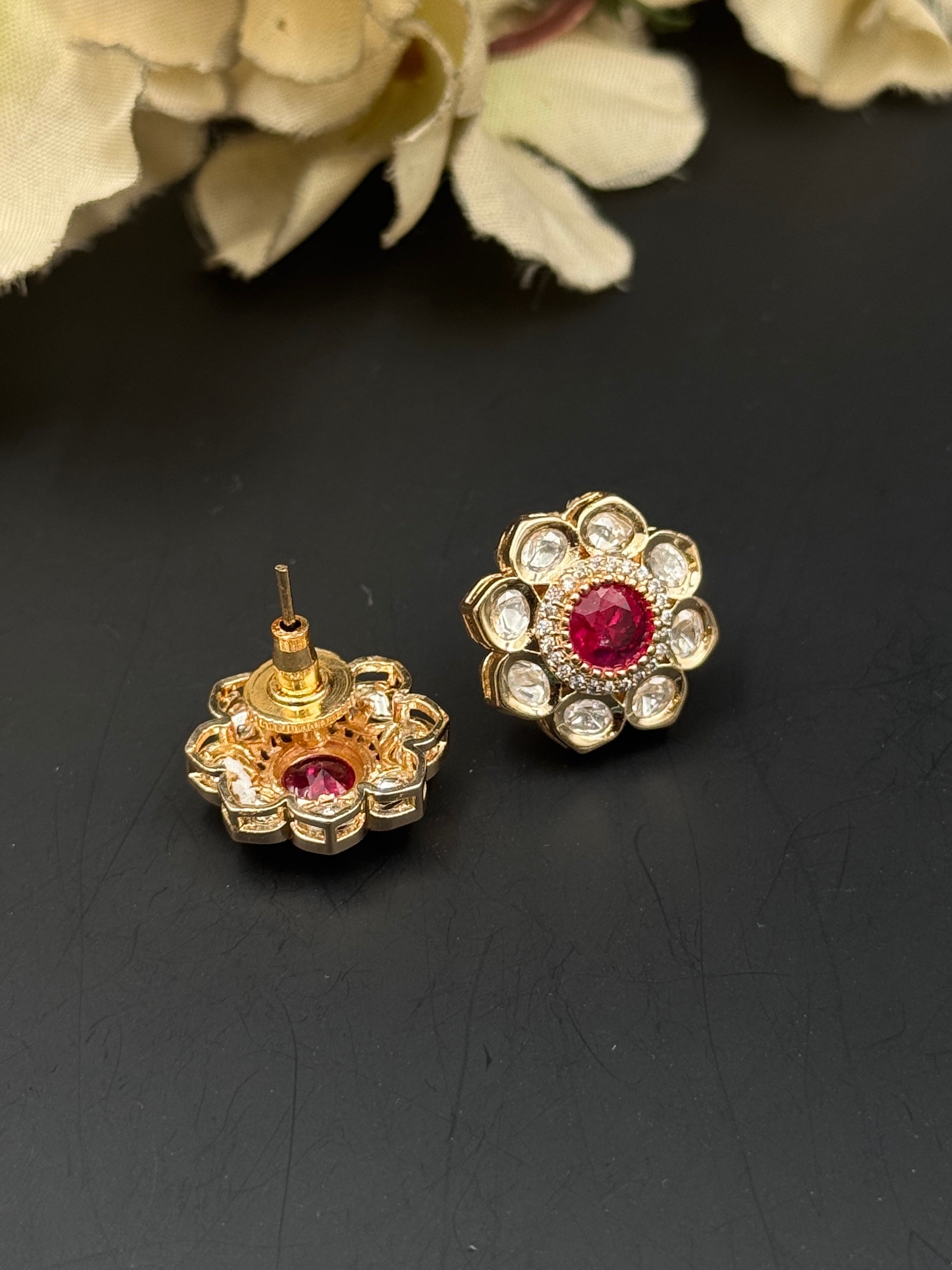 SARA EARRING