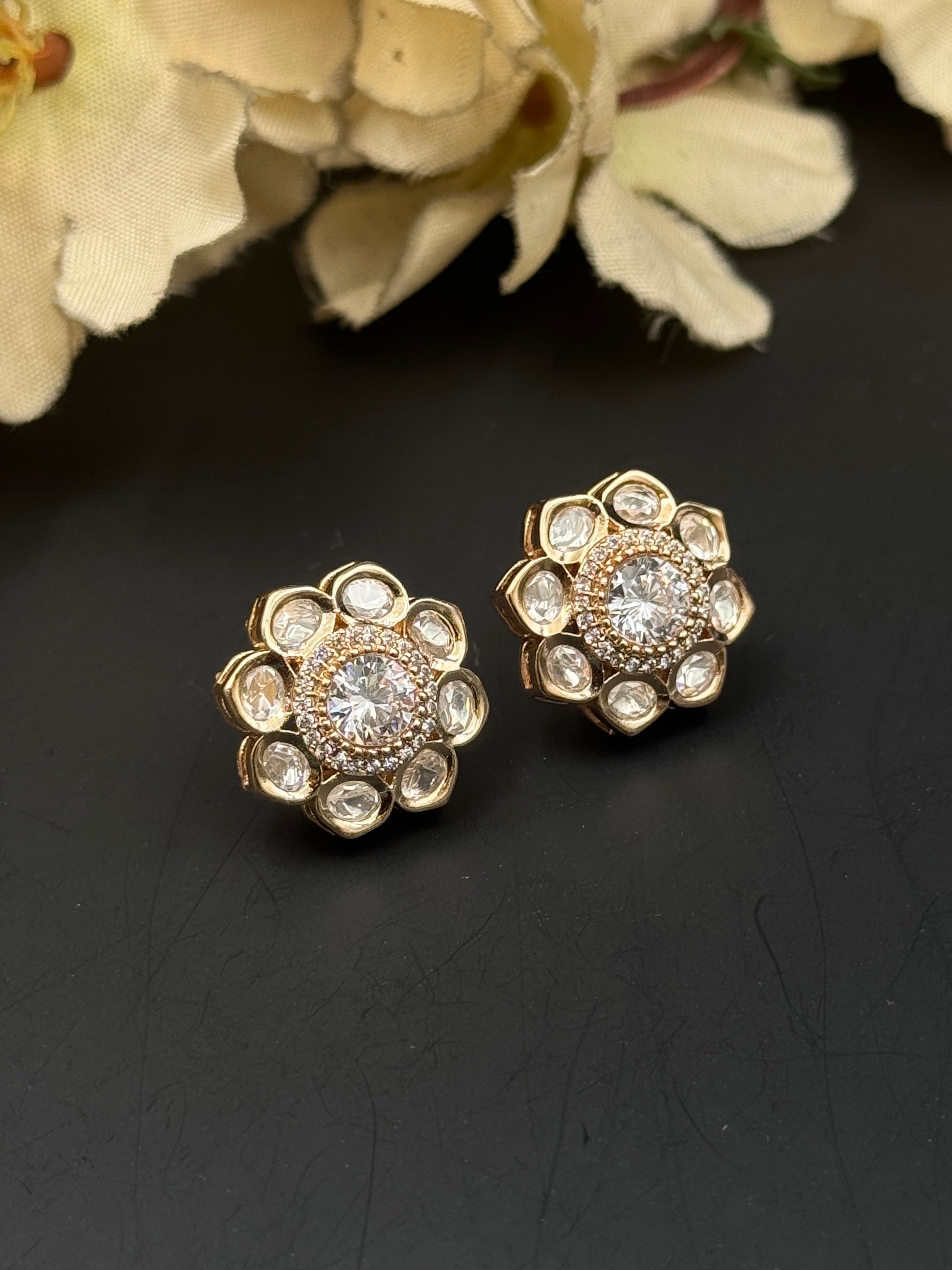 SARA EARRING