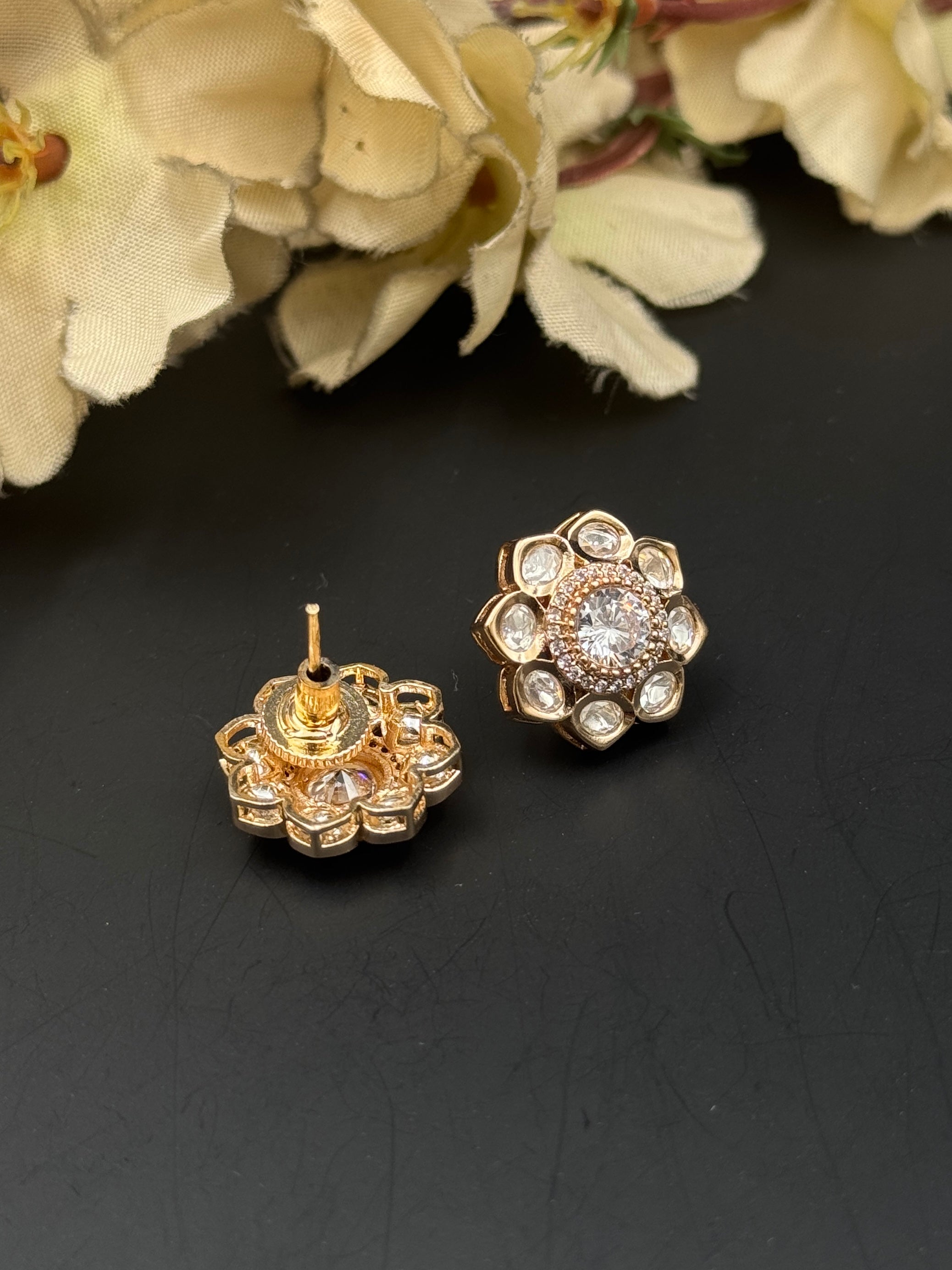SARA EARRING