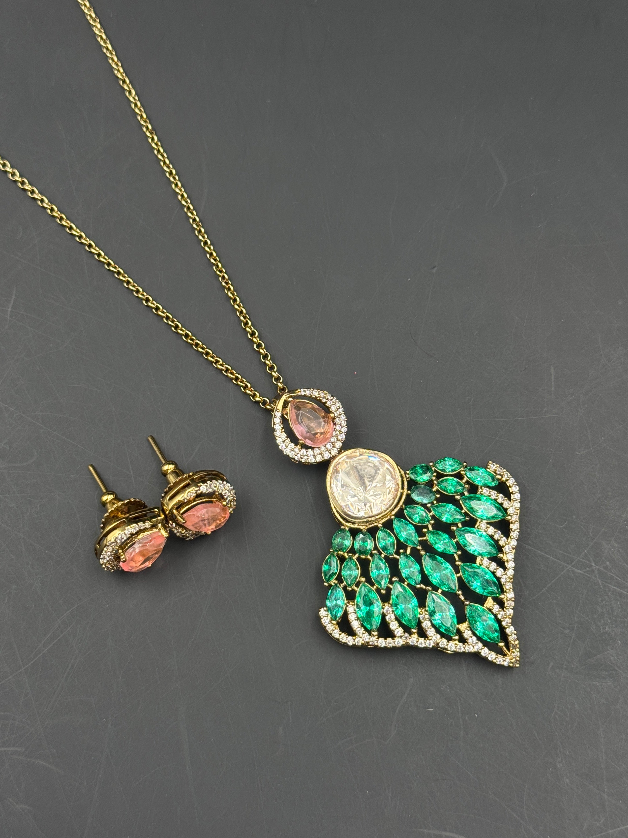 AIYSHA PENDANT
