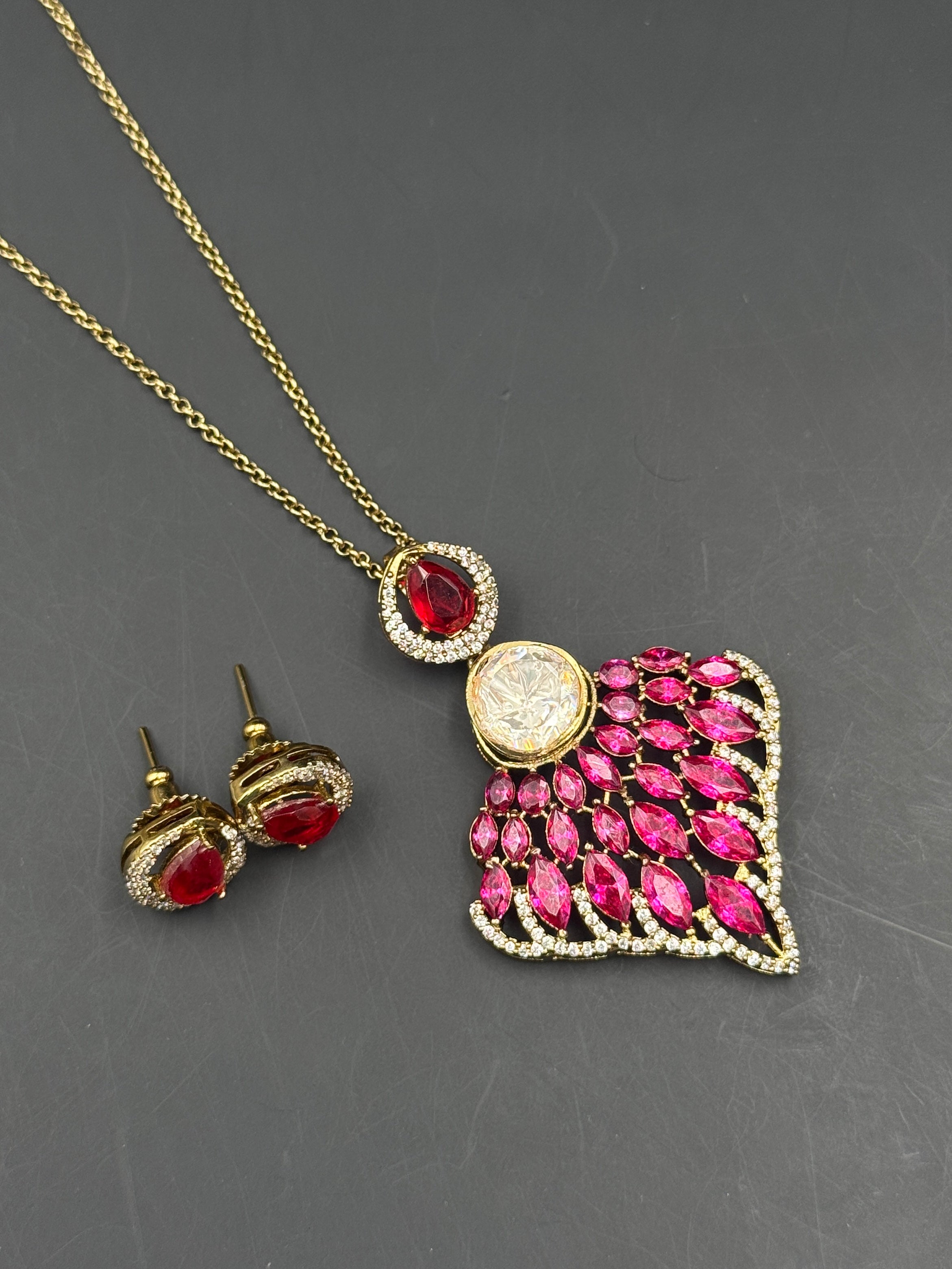 AIYSHA PENDANT