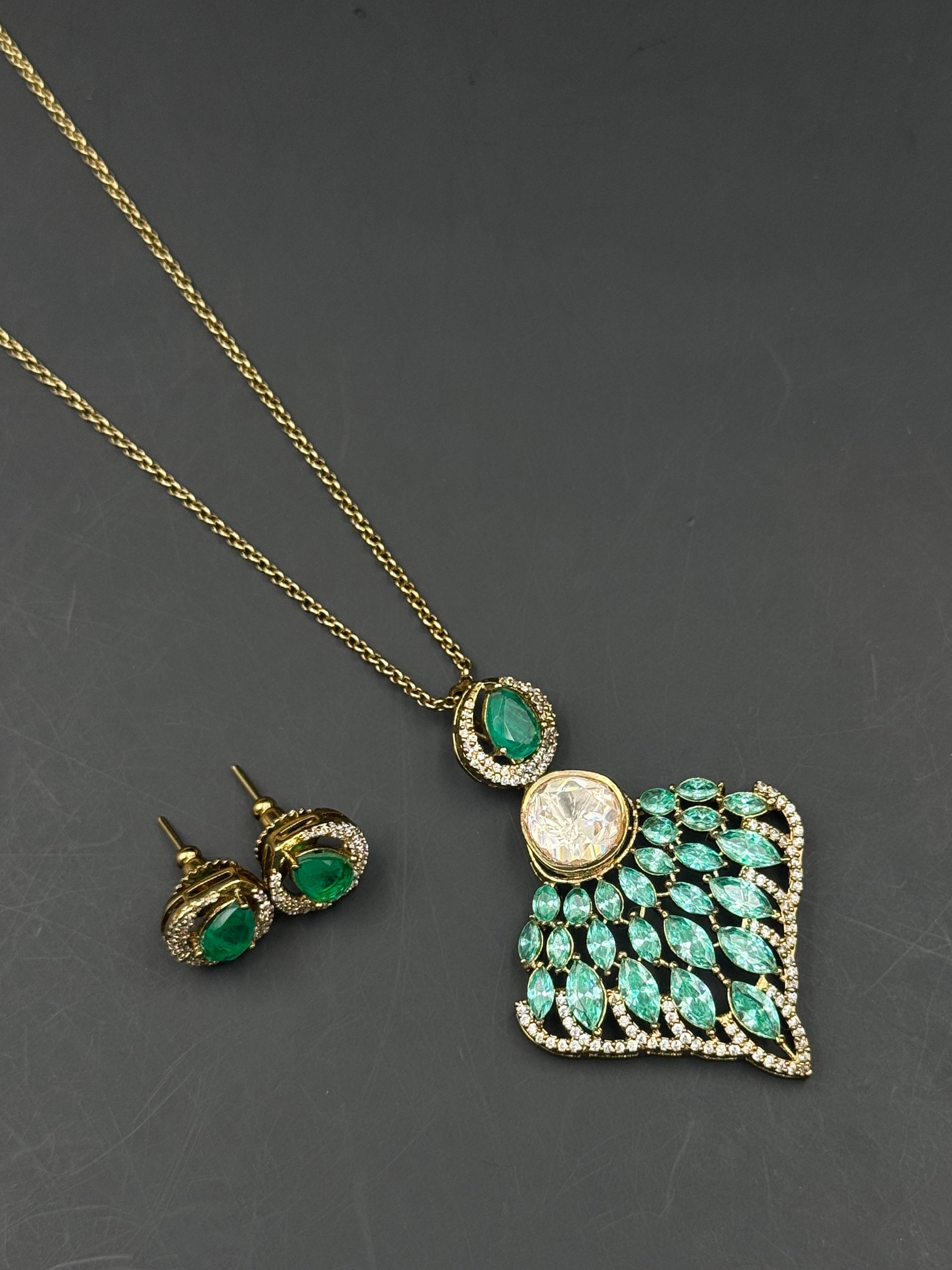AIYSHA PENDANT