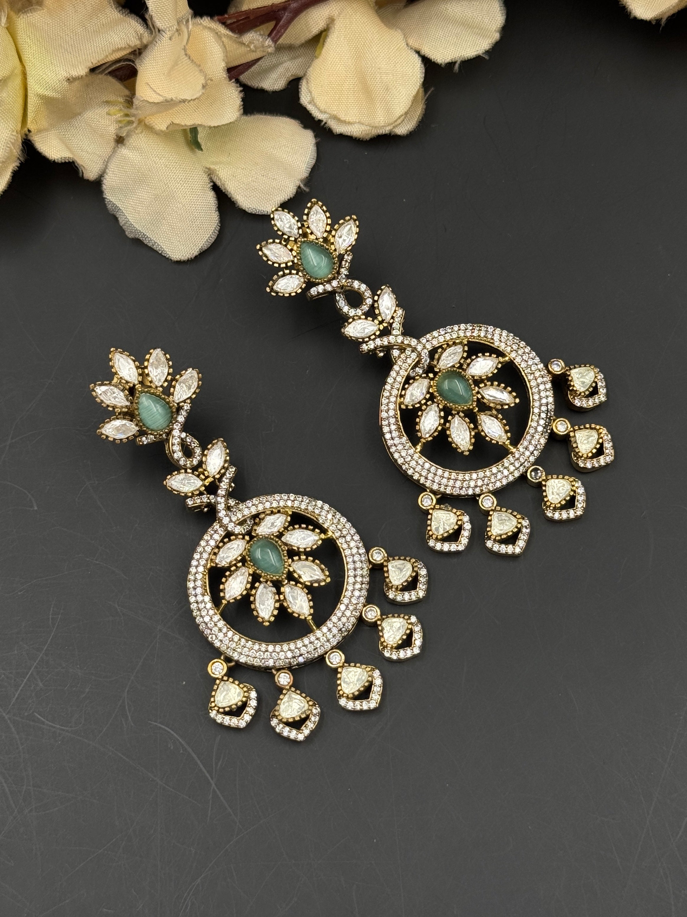 ZOYA EARRING
