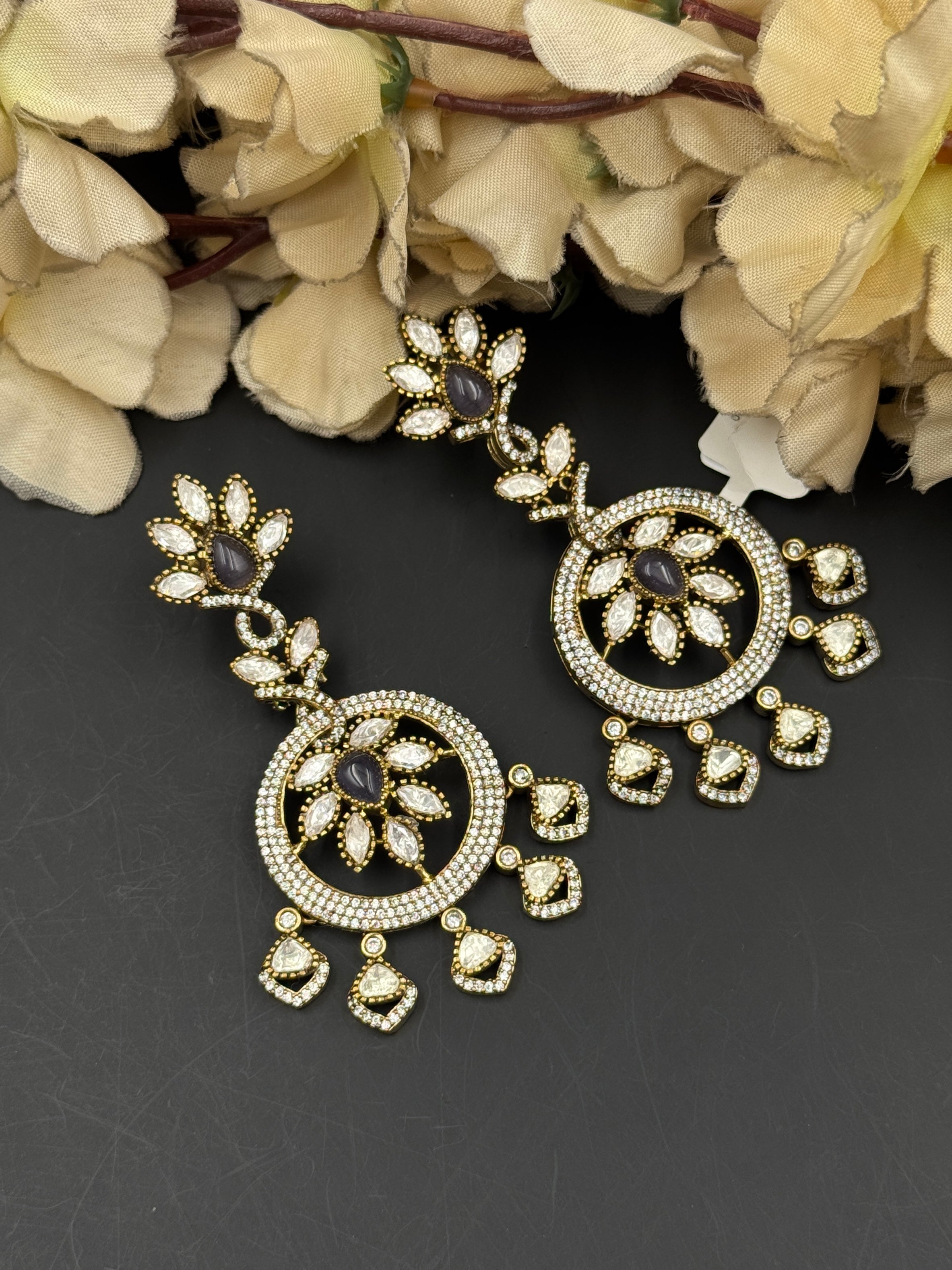 ZOYA EARRING