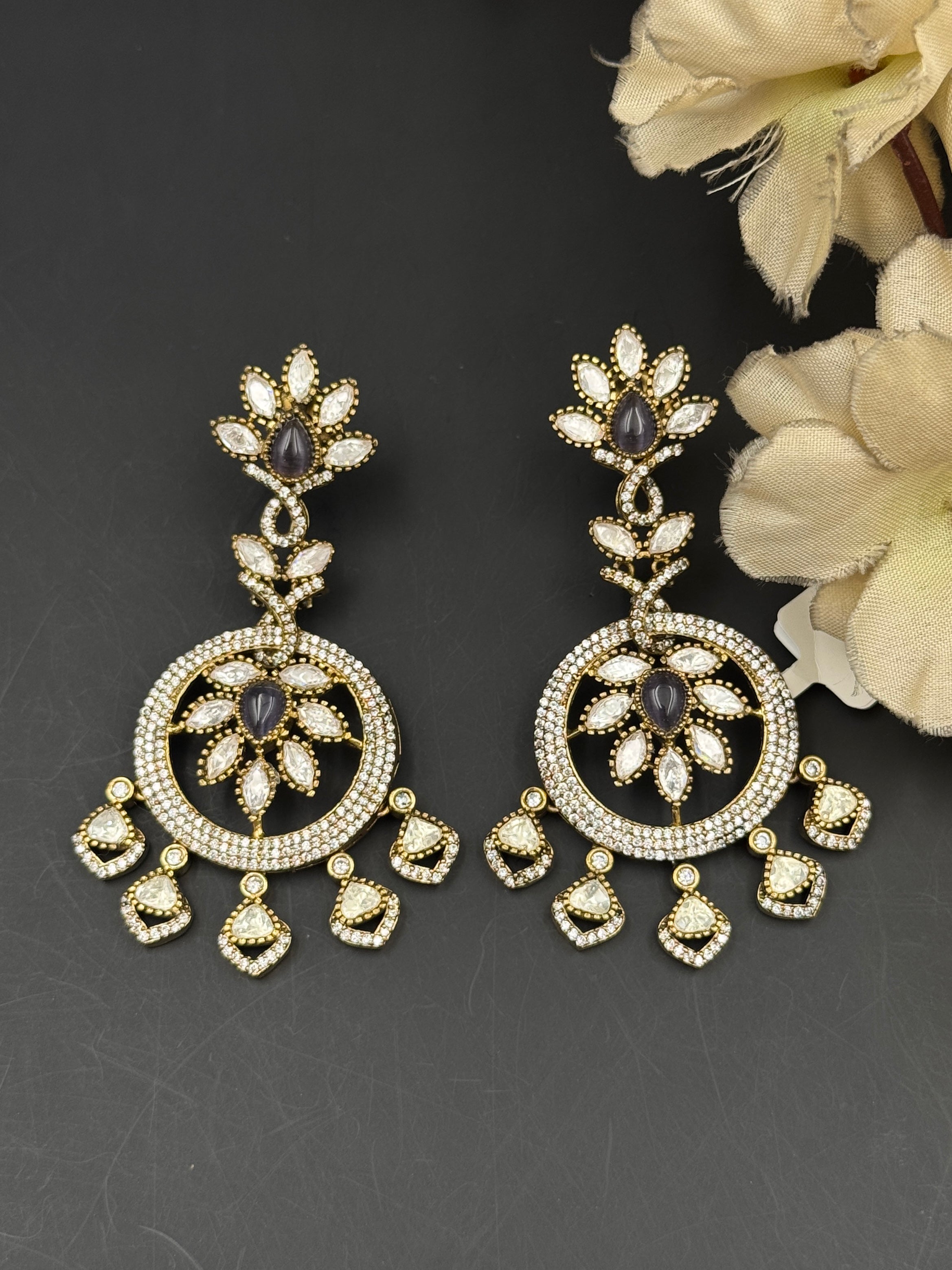 ZOYA EARRING