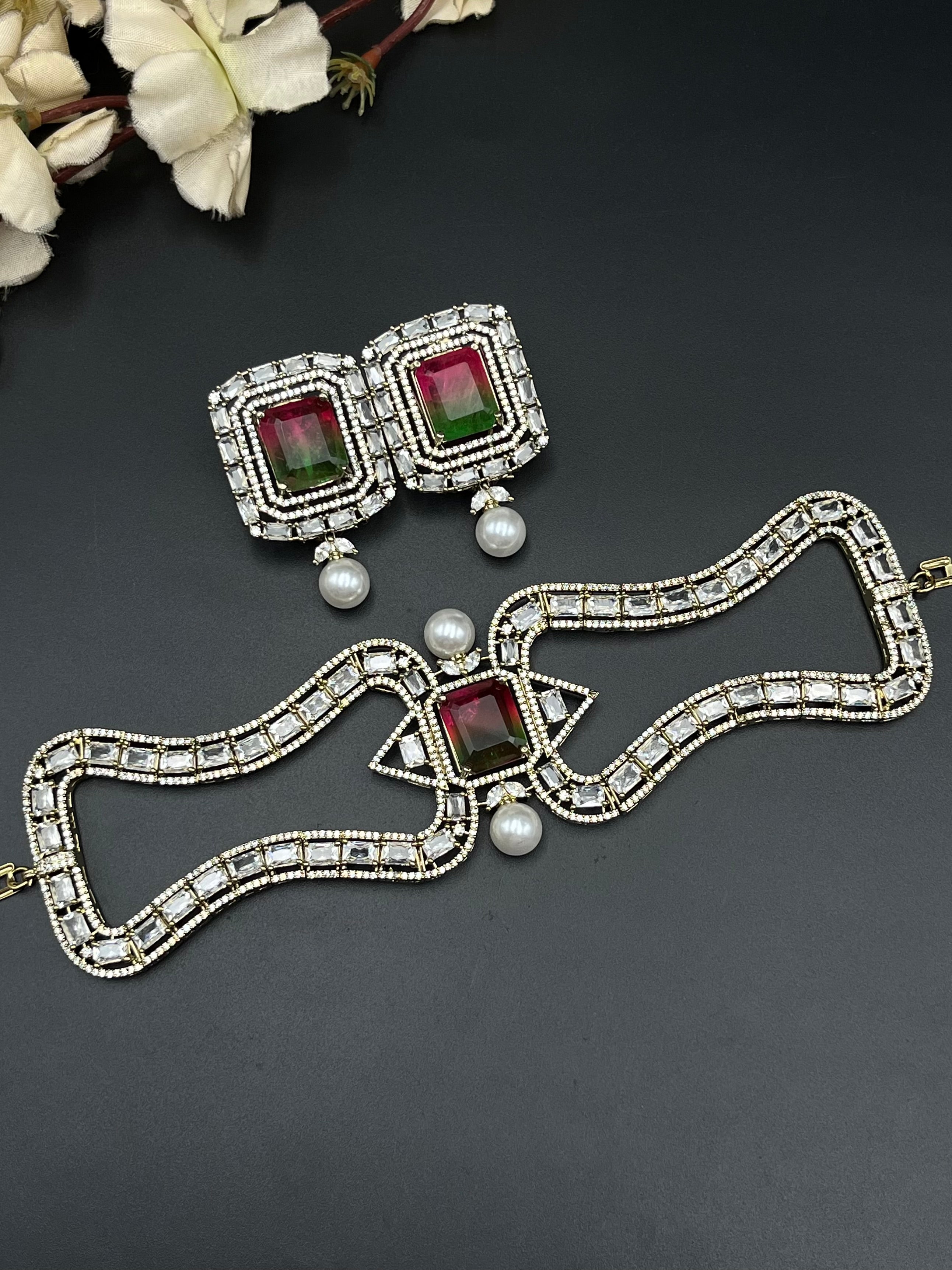ARVI NECKLACE