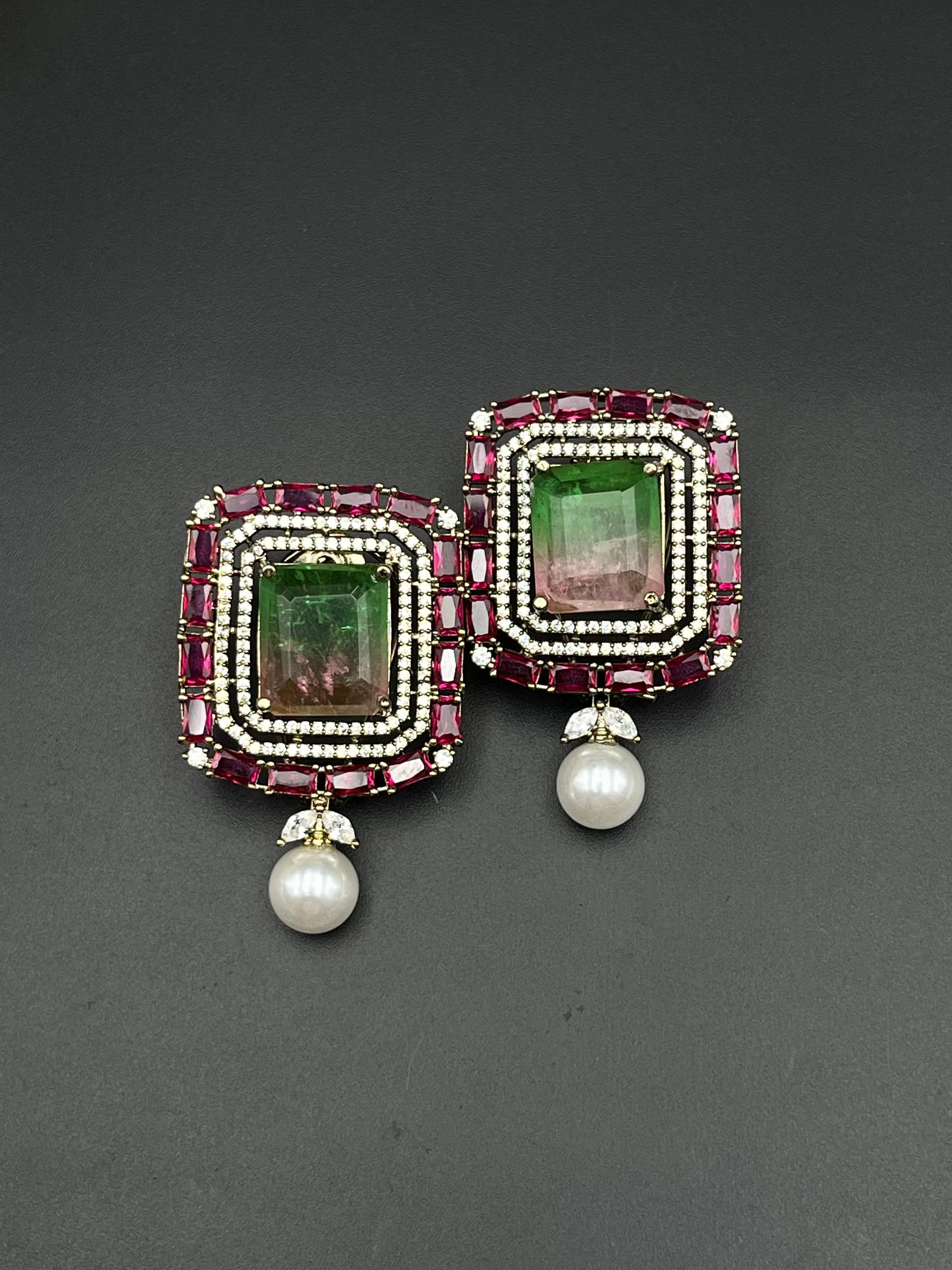 ARVI NECKLACE