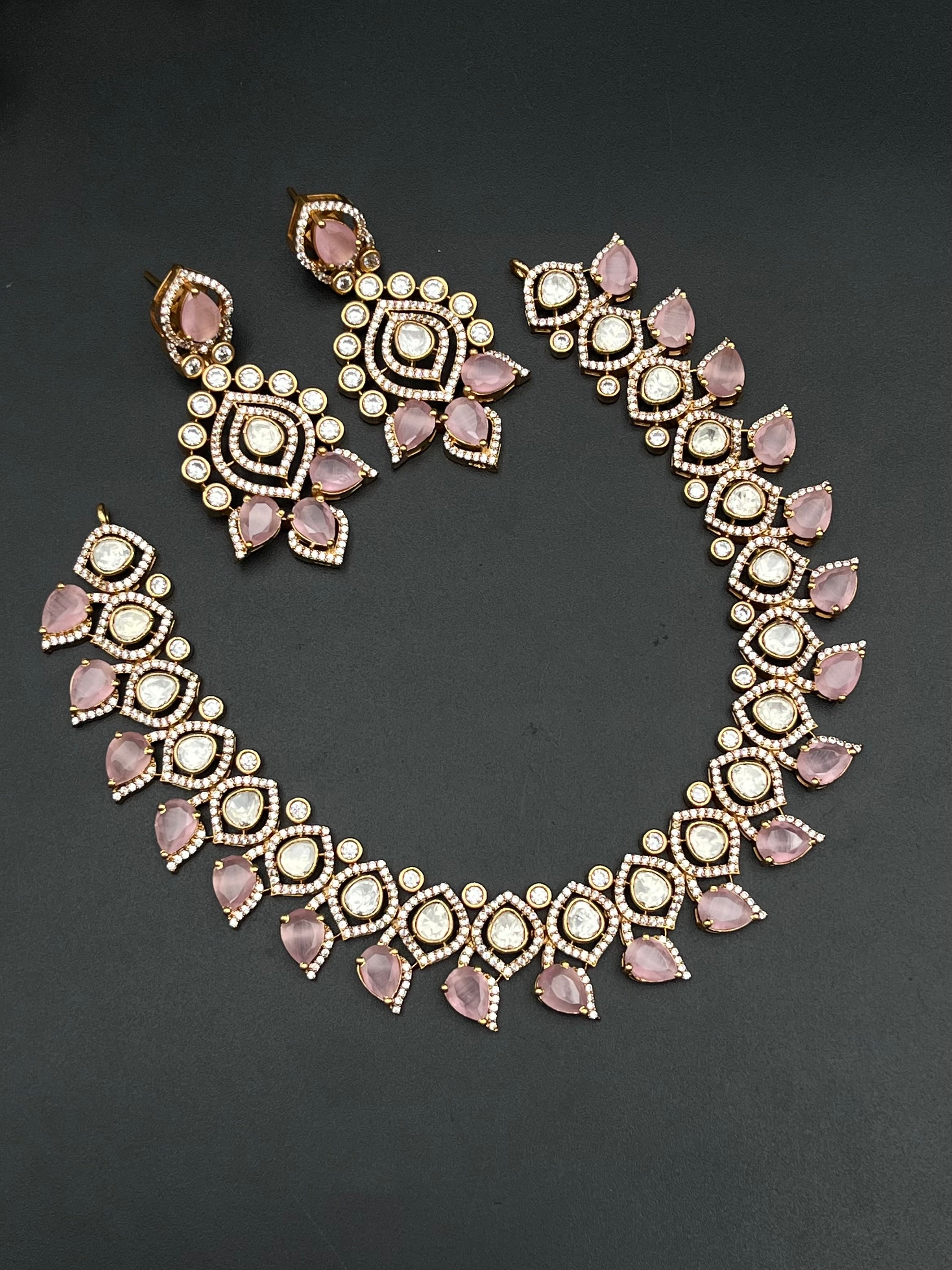 NIYAS NECKLACE