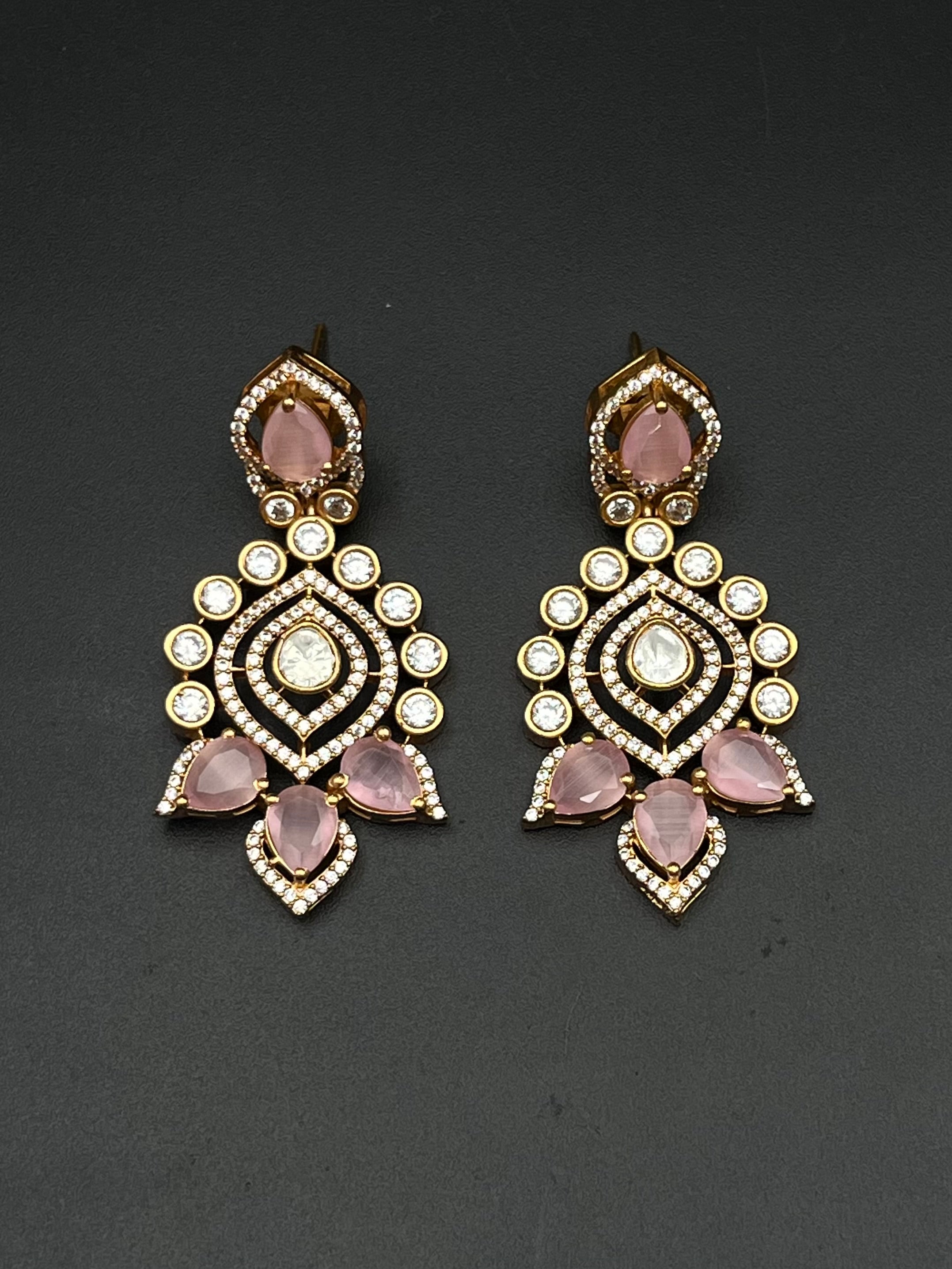 NIYAS NECKLACE