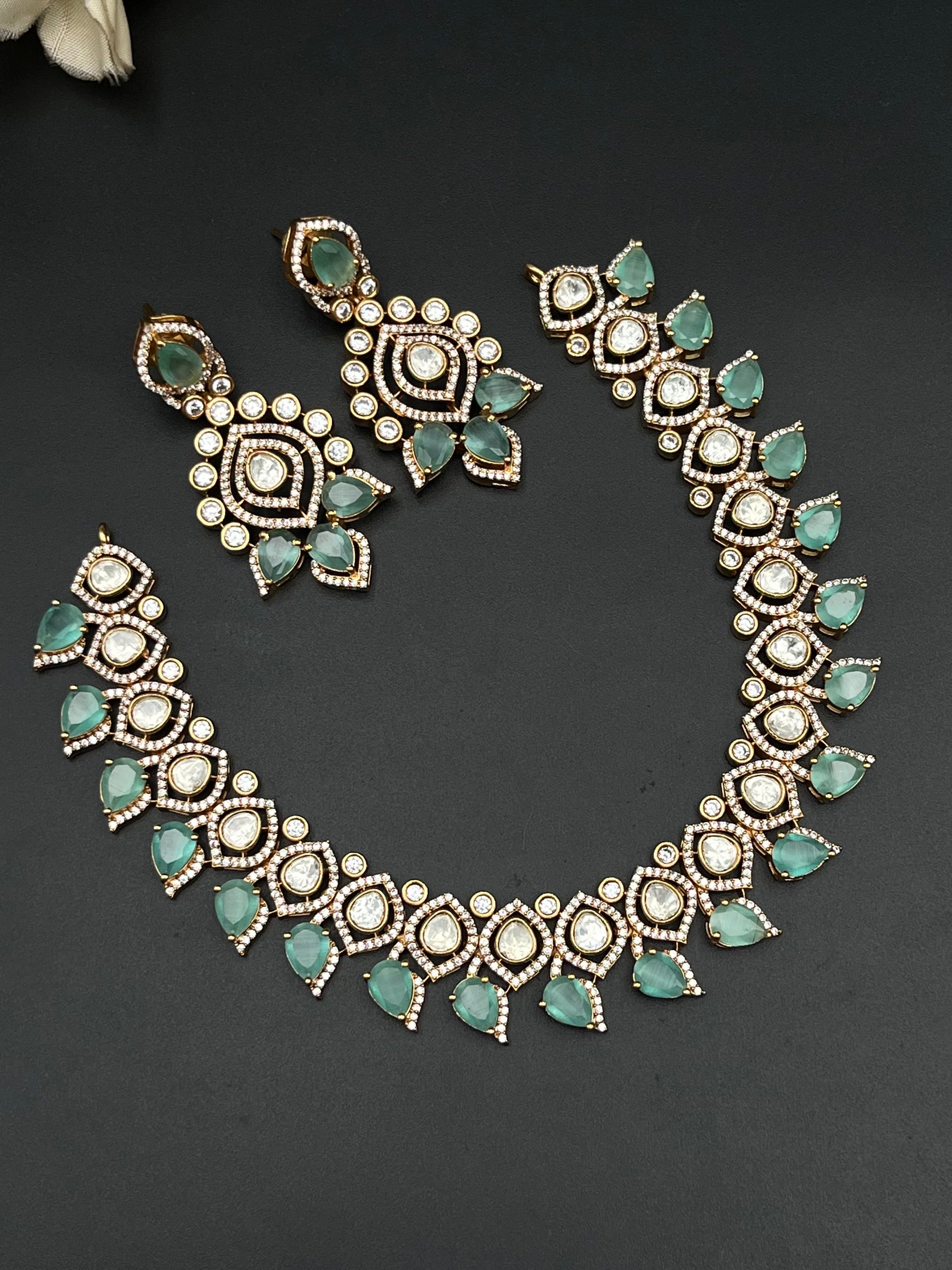 NIYAS NECKLACE