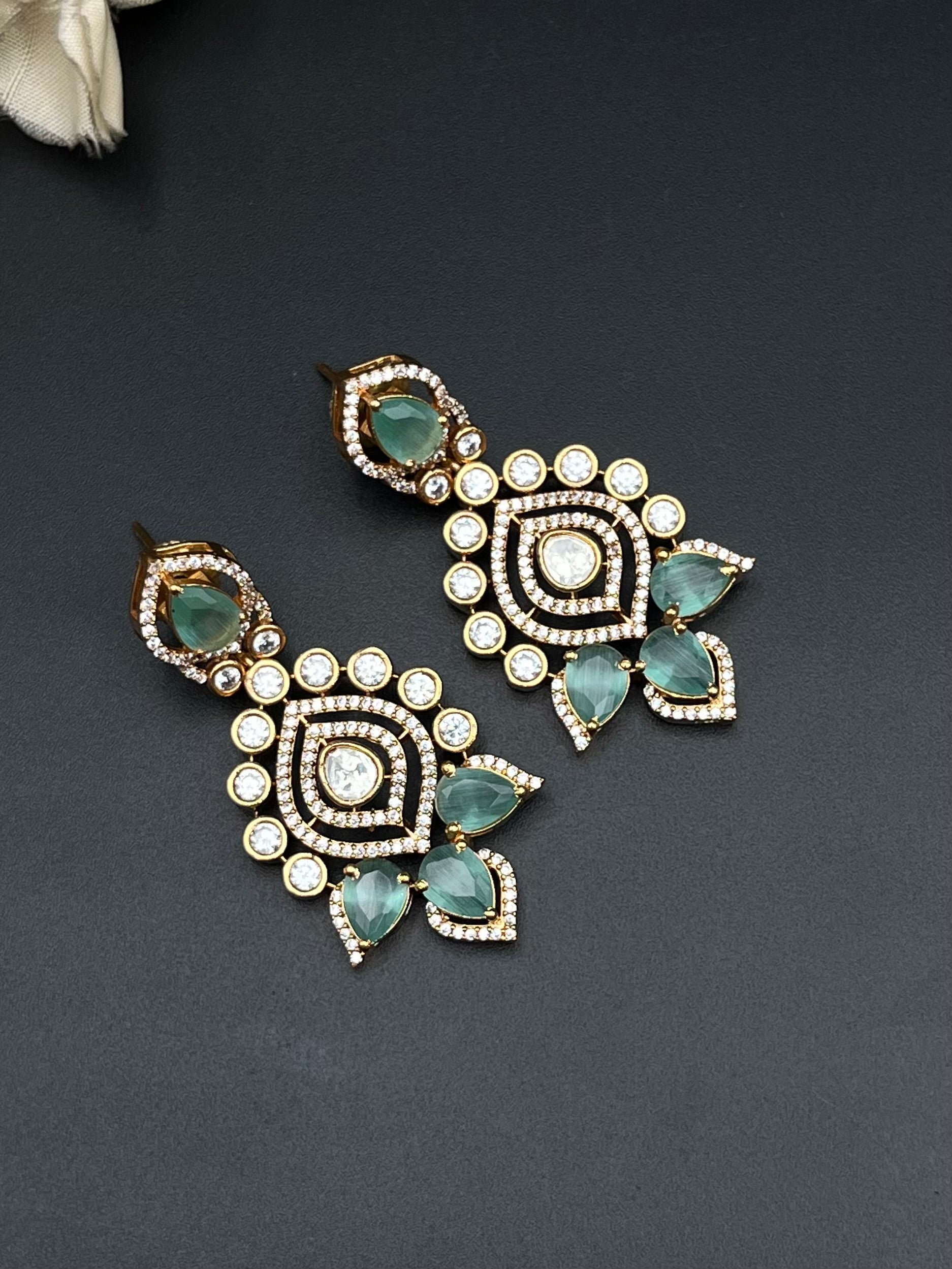 NIYAS NECKLACE