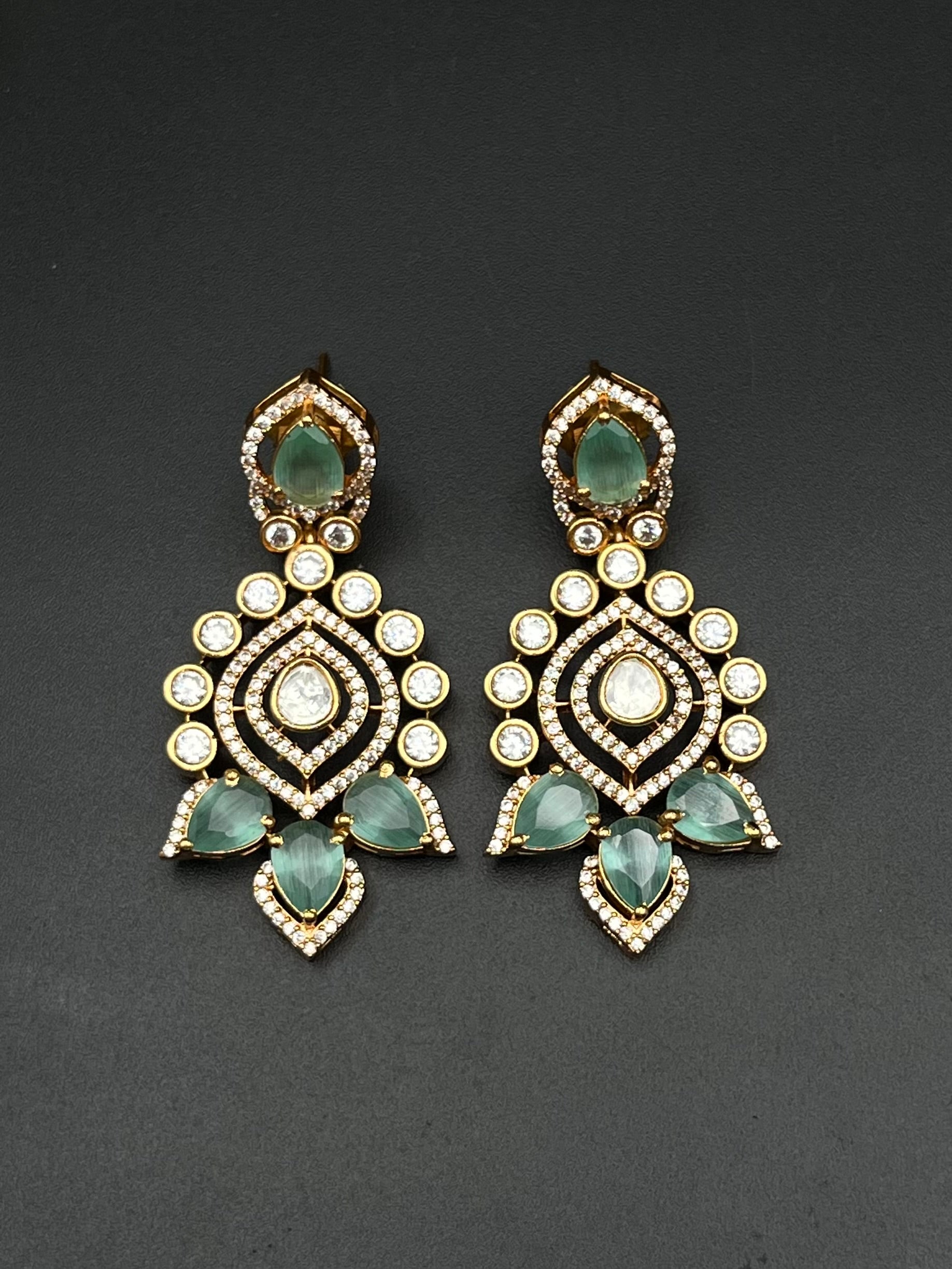 NIYAS NECKLACE