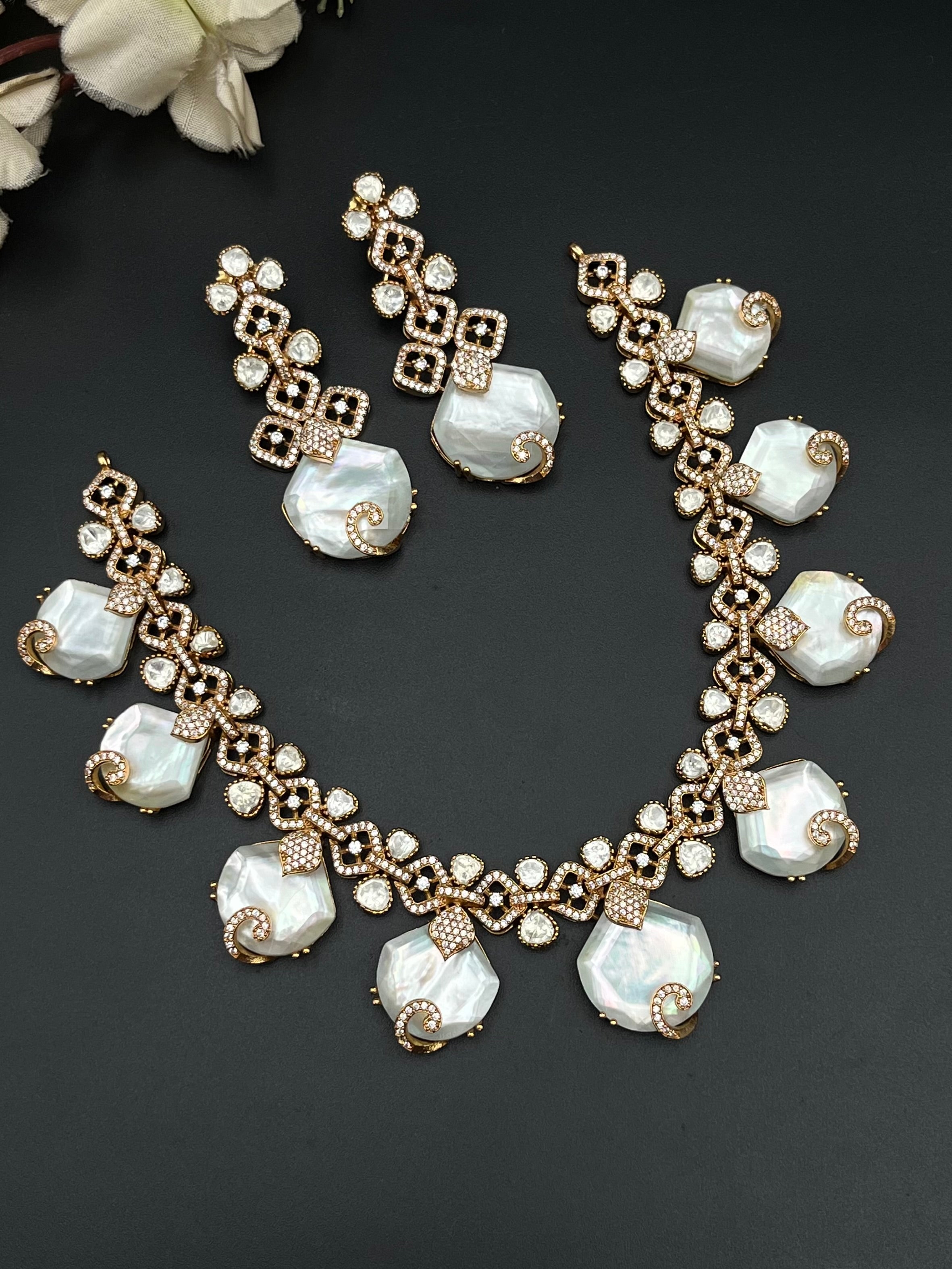 ASIYNA NECKLACE