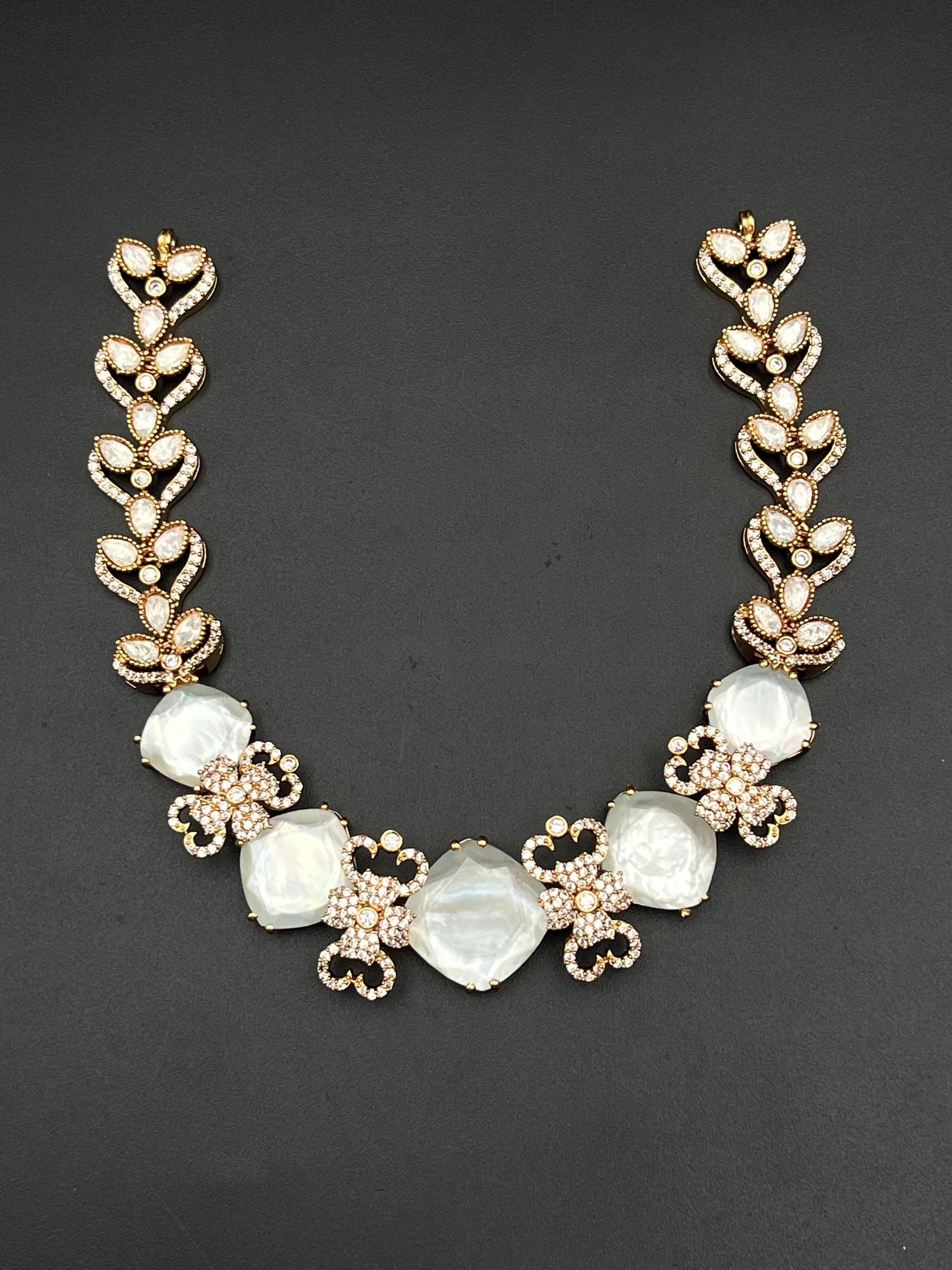 SAMIN NECKLACE