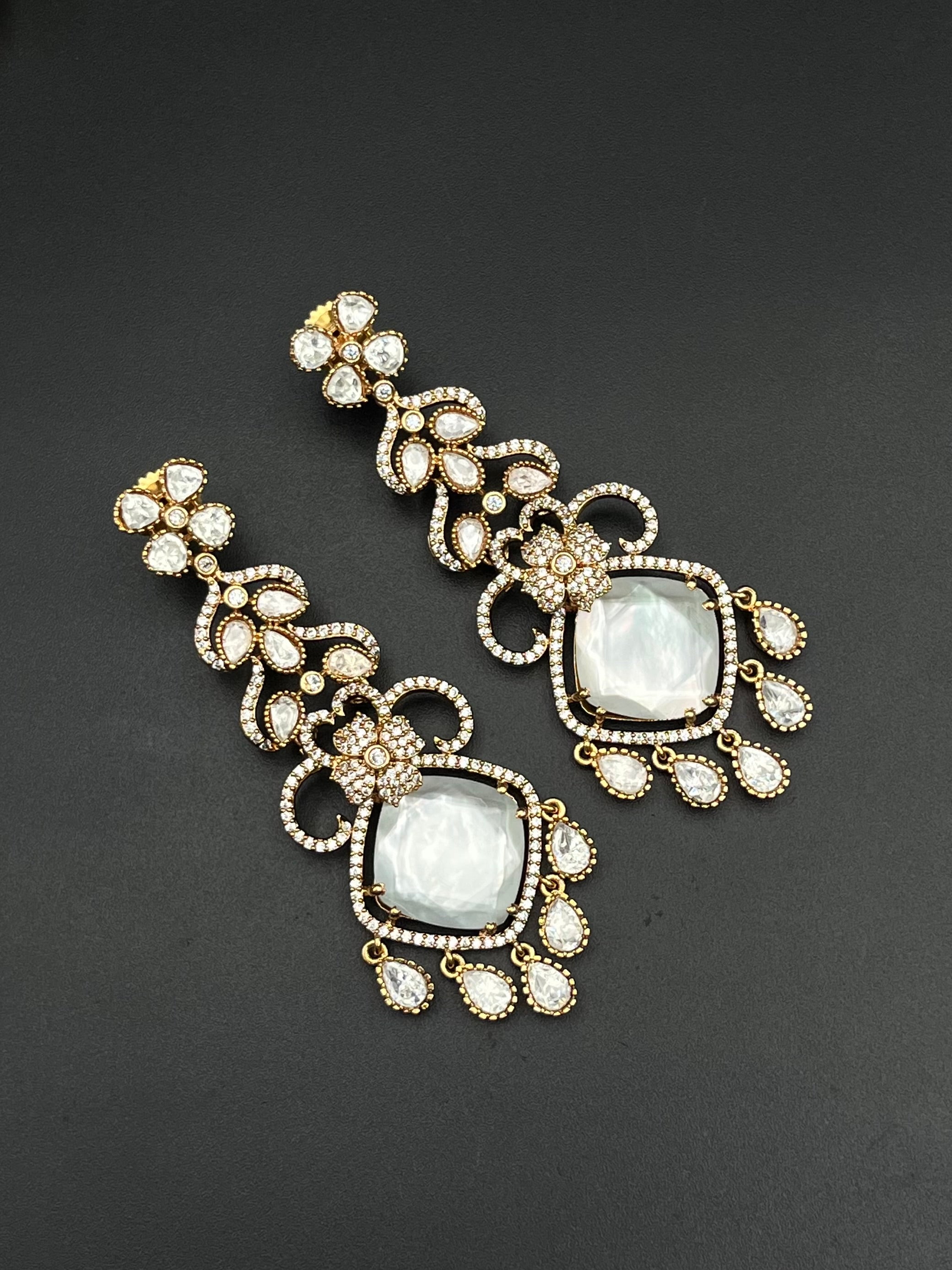 SAMIN NECKLACE