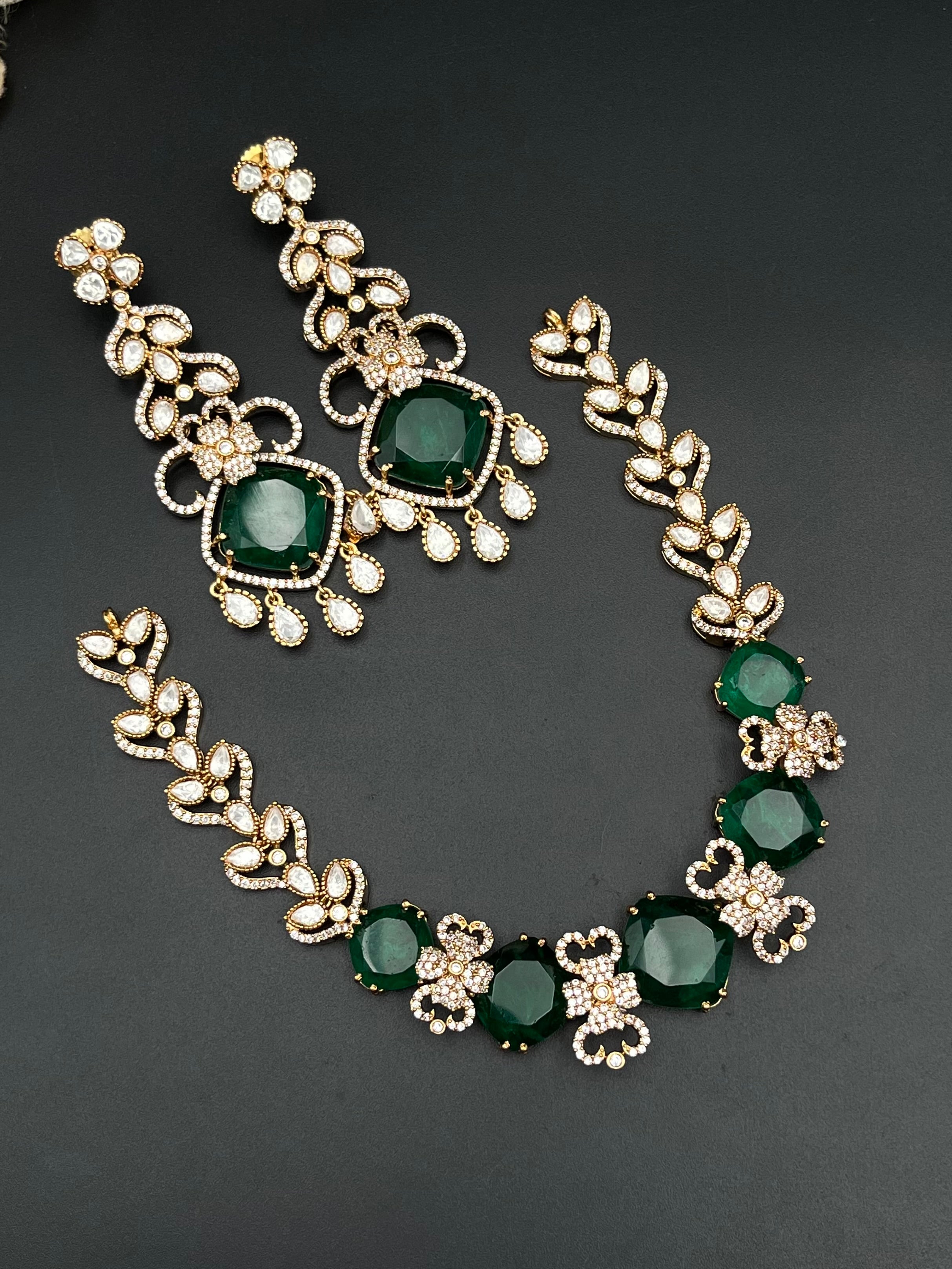SAMIN NECKLACE