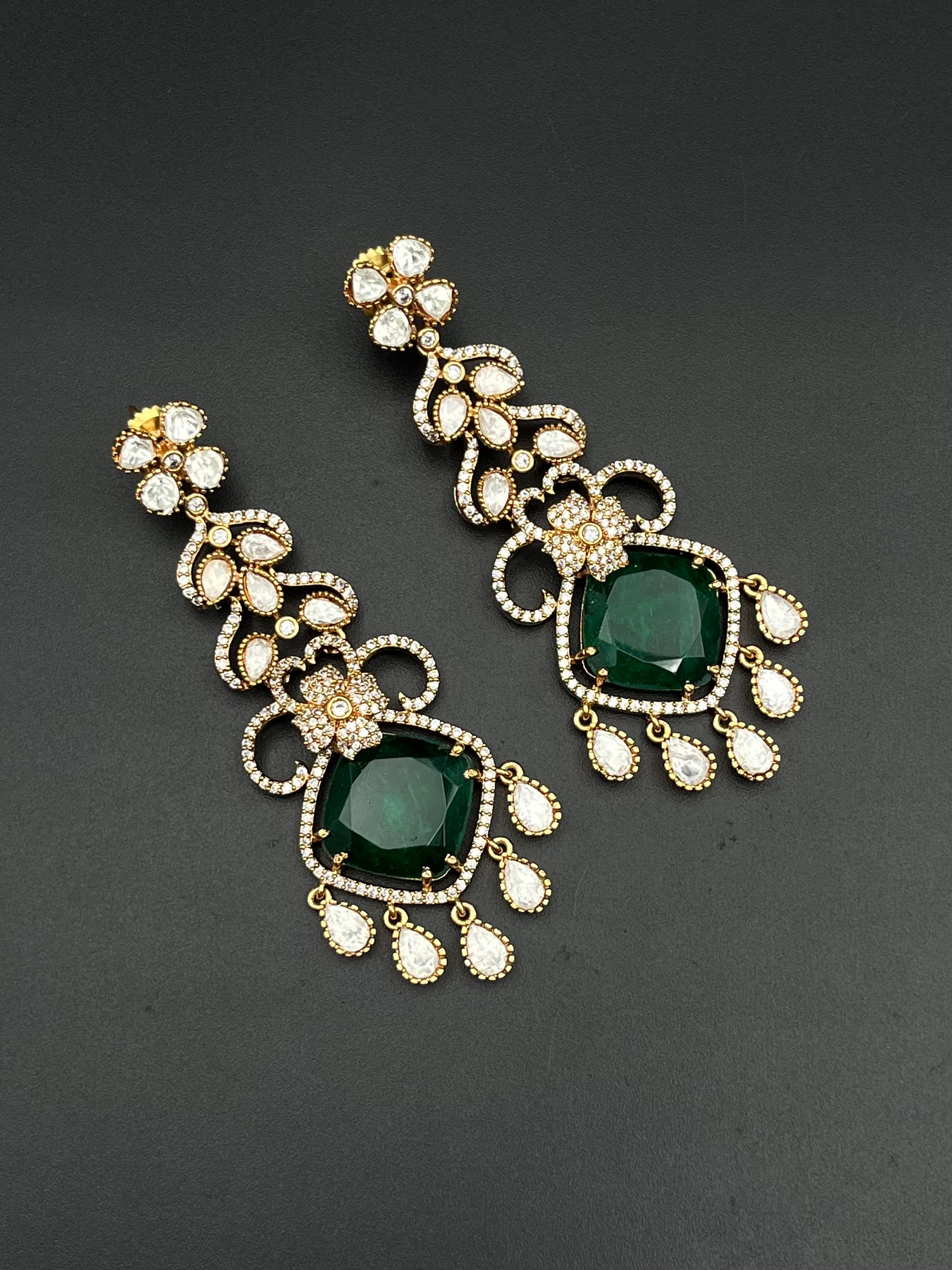 SAMIN NECKLACE
