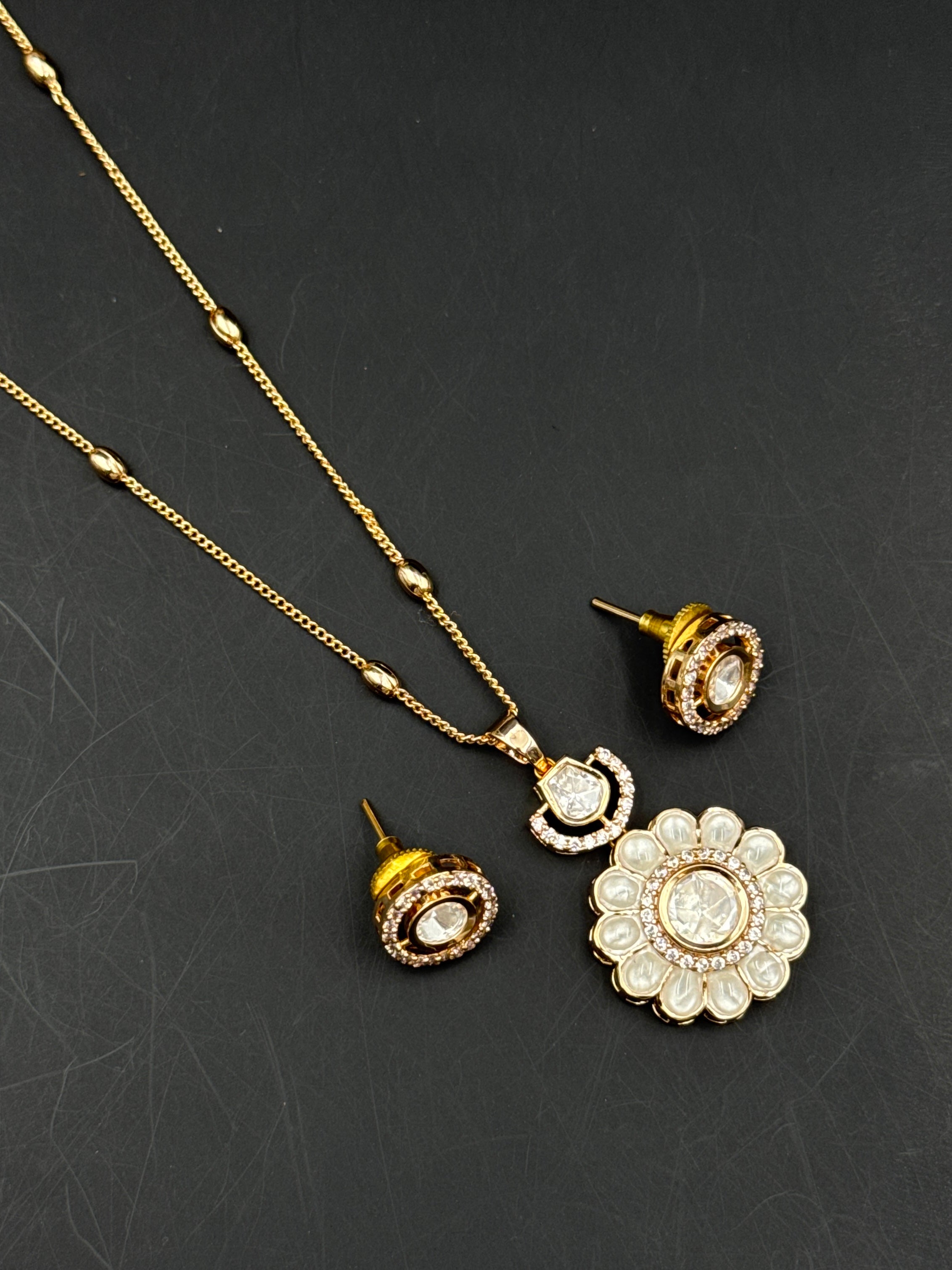 RAHA PENDANT