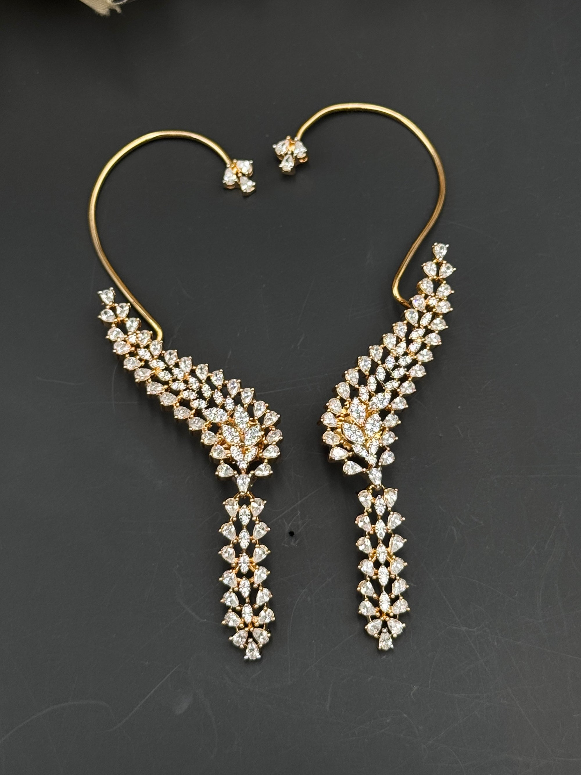 RIYA EARRING